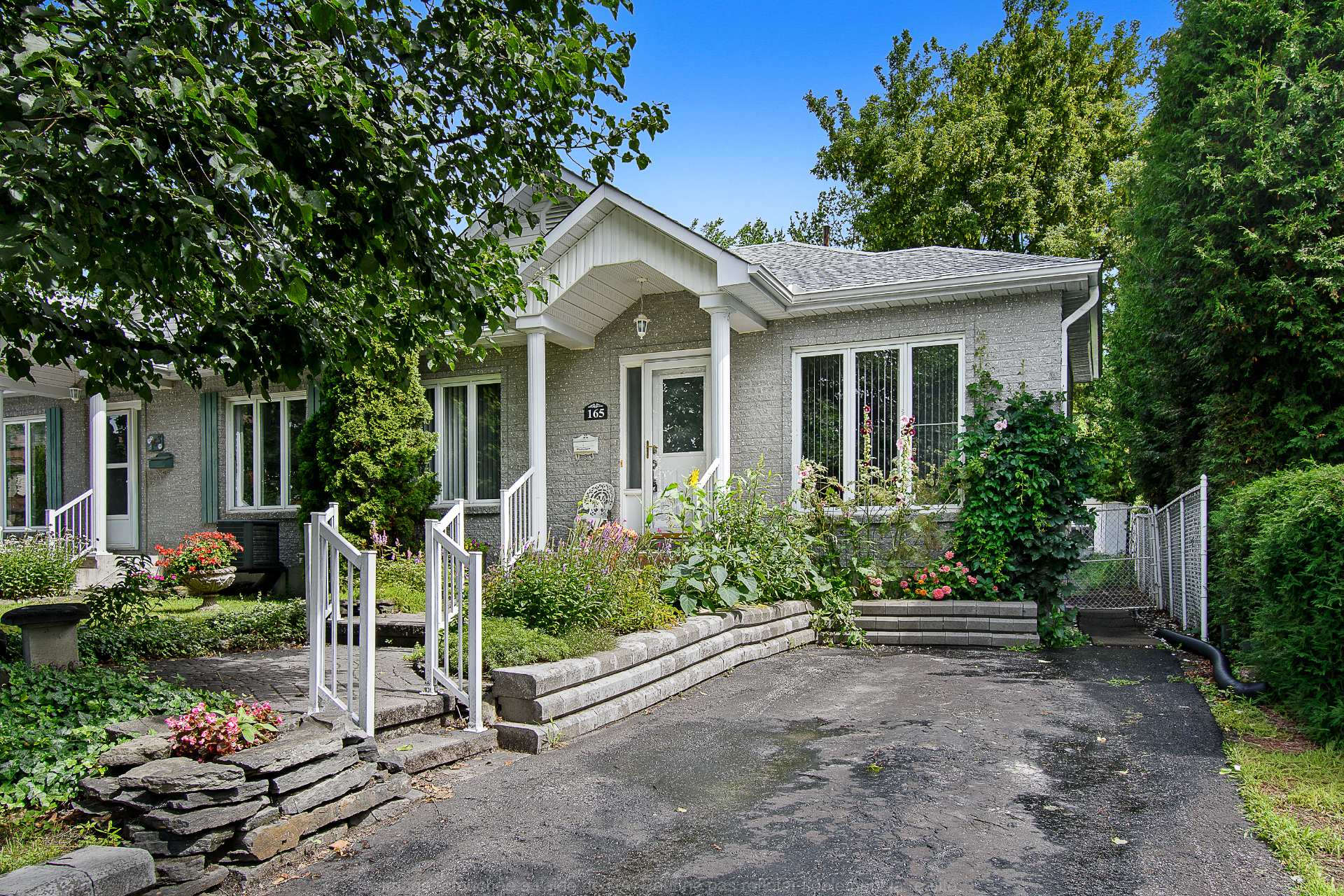 165&nbsp;Rue Robert-Dorion E.