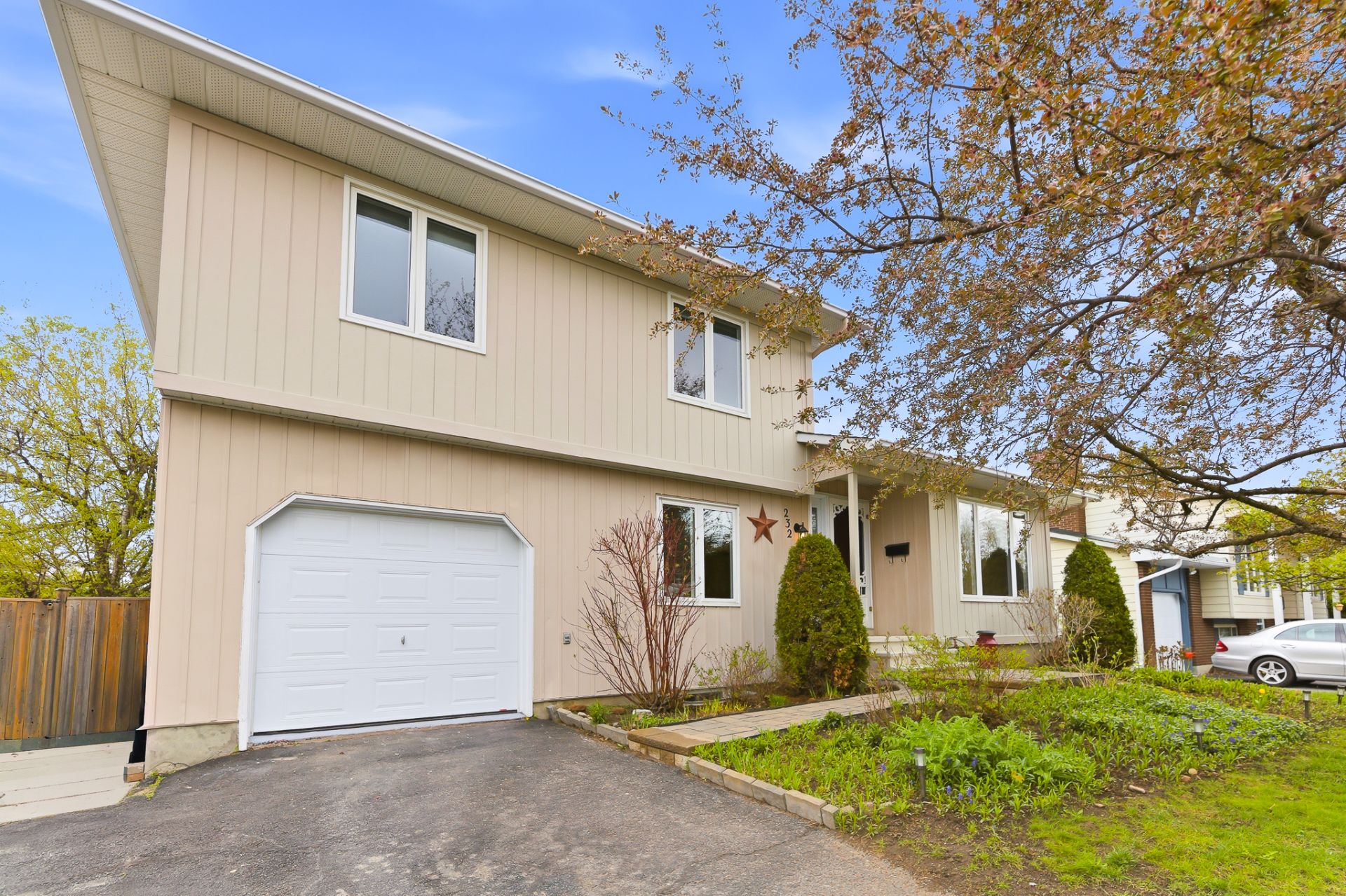 232&nbsp;Av. des Voyageurs