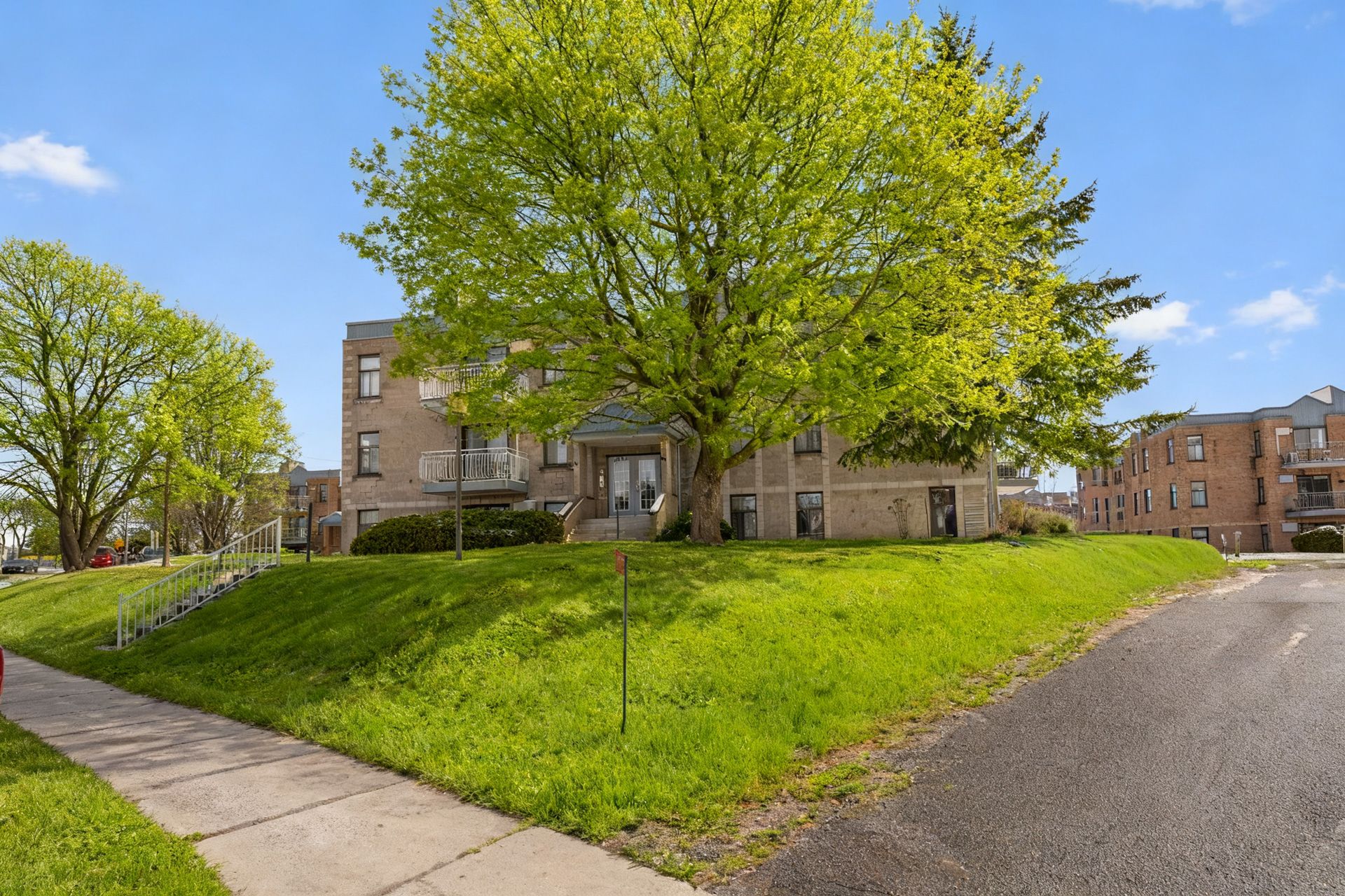 3510&nbsp;Rue Marian