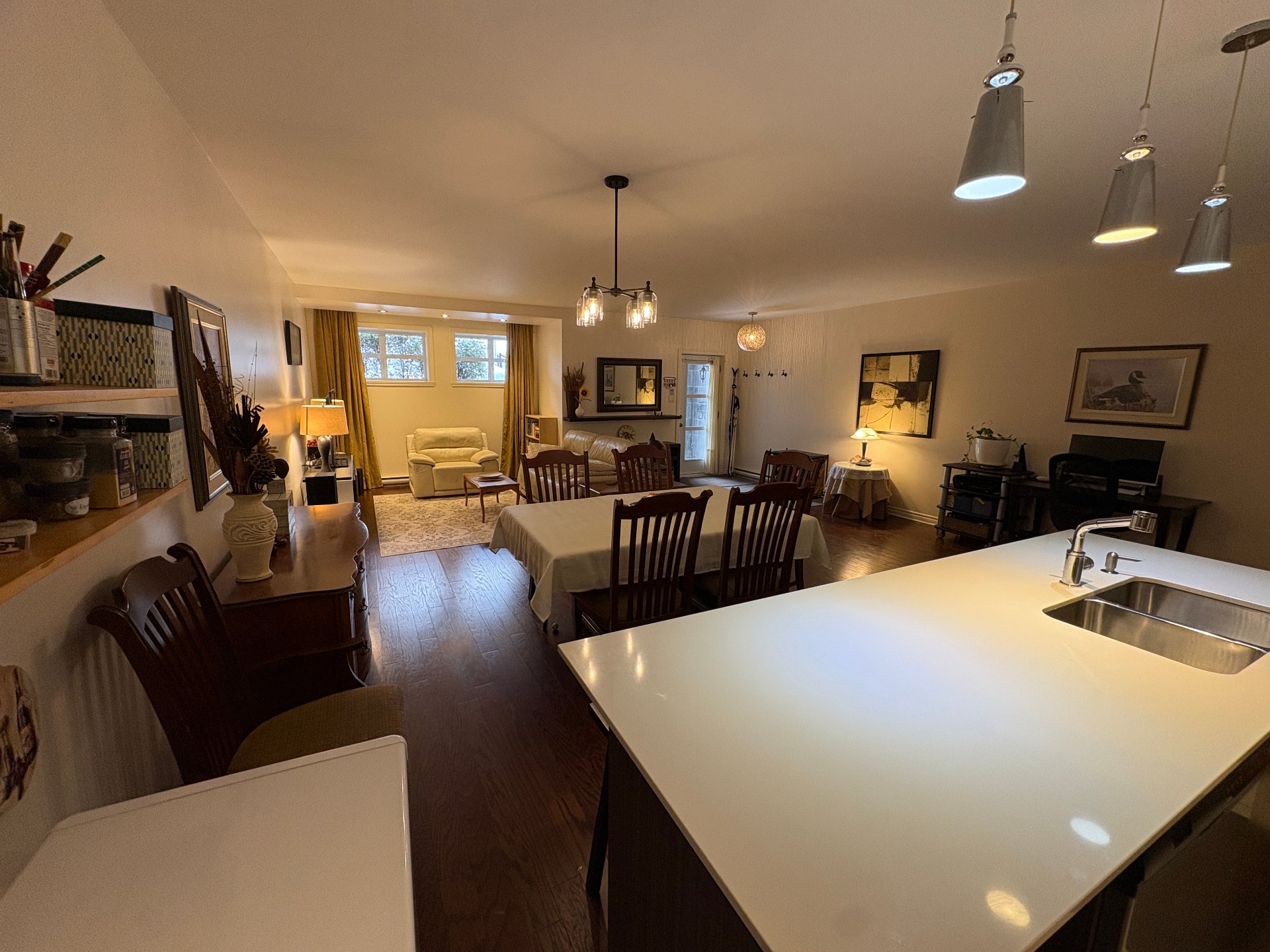 2400&nbsp;Boul. Grand