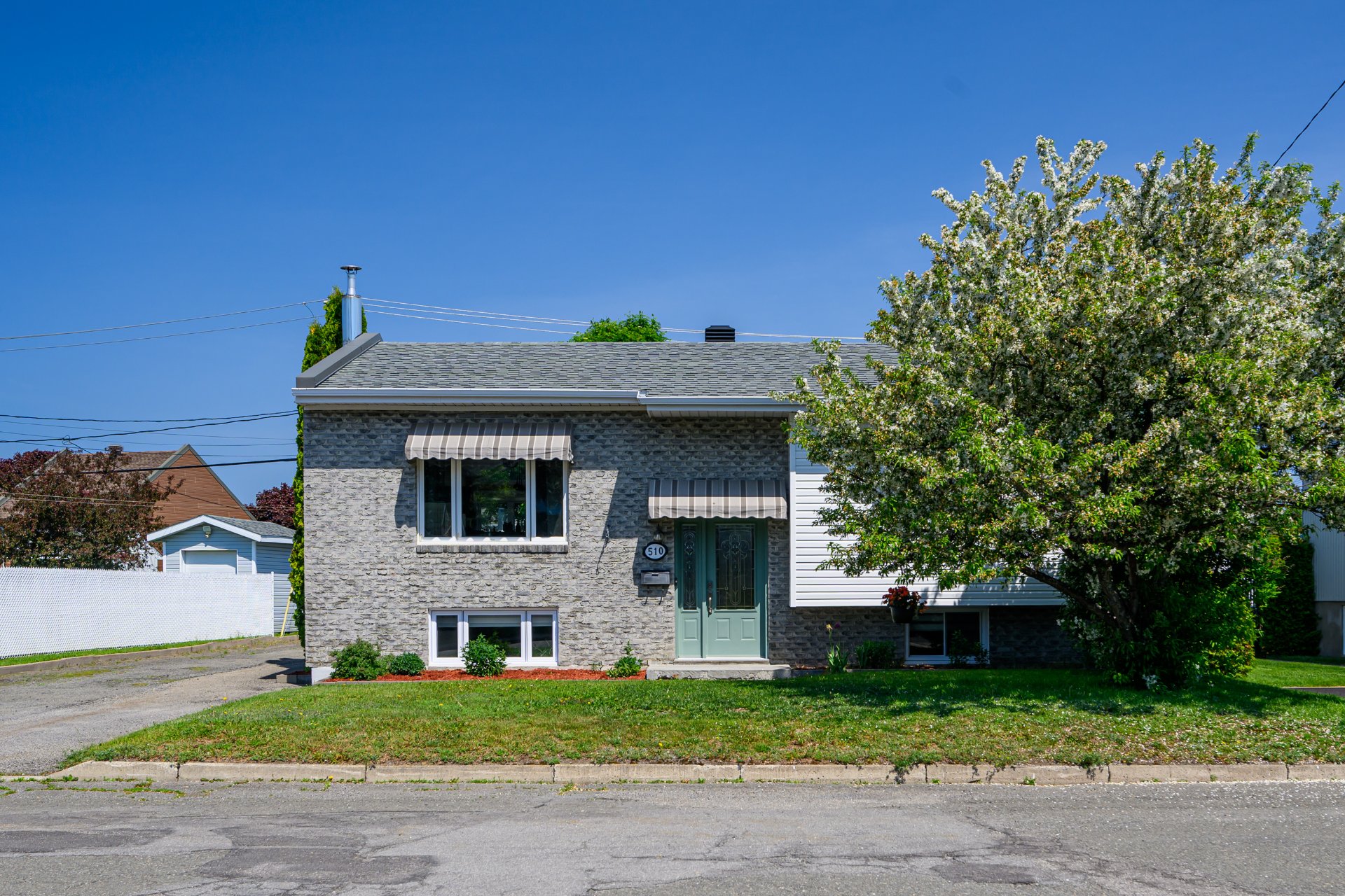MLS: 24740512