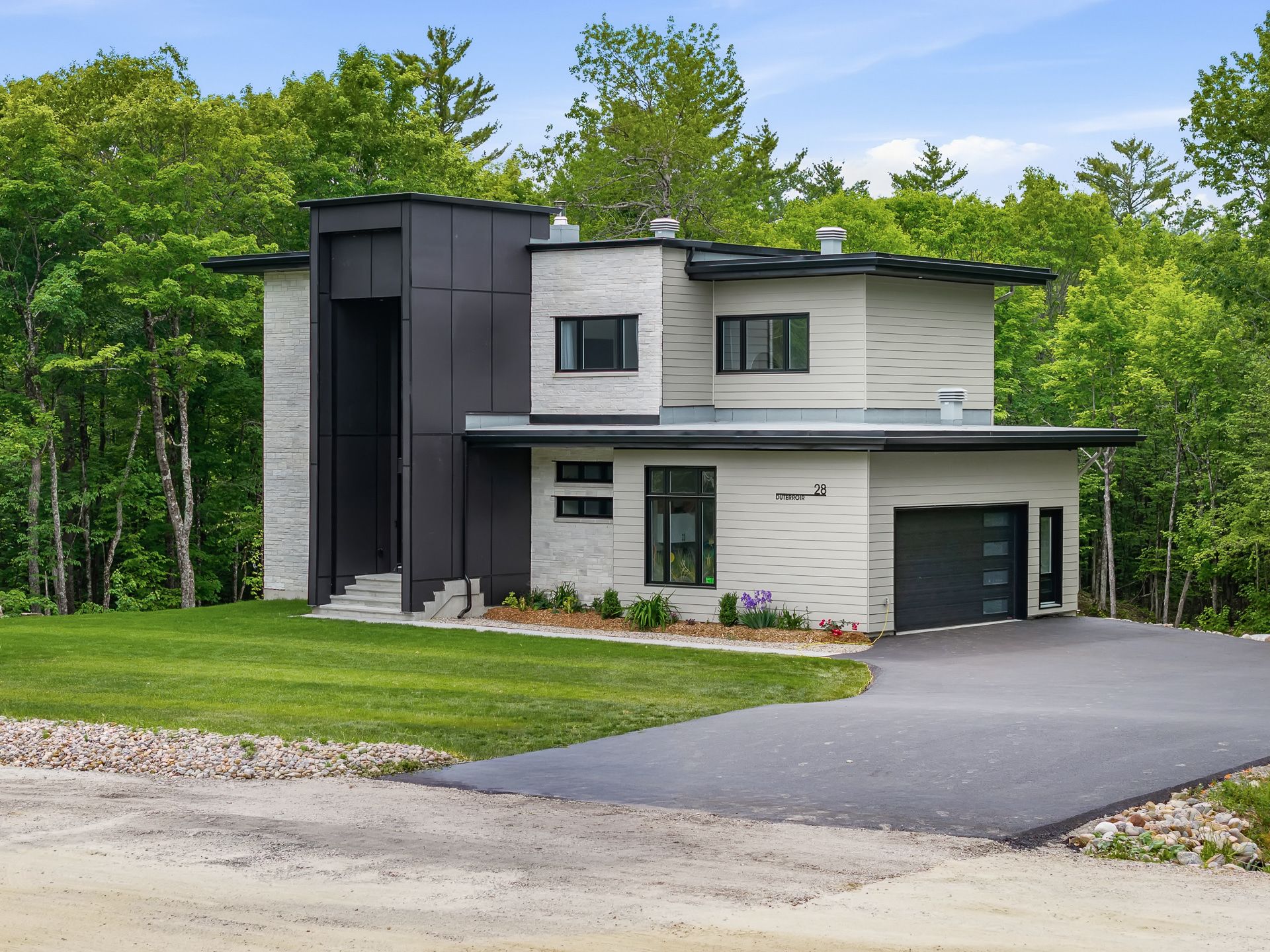 MLS: 25815301
