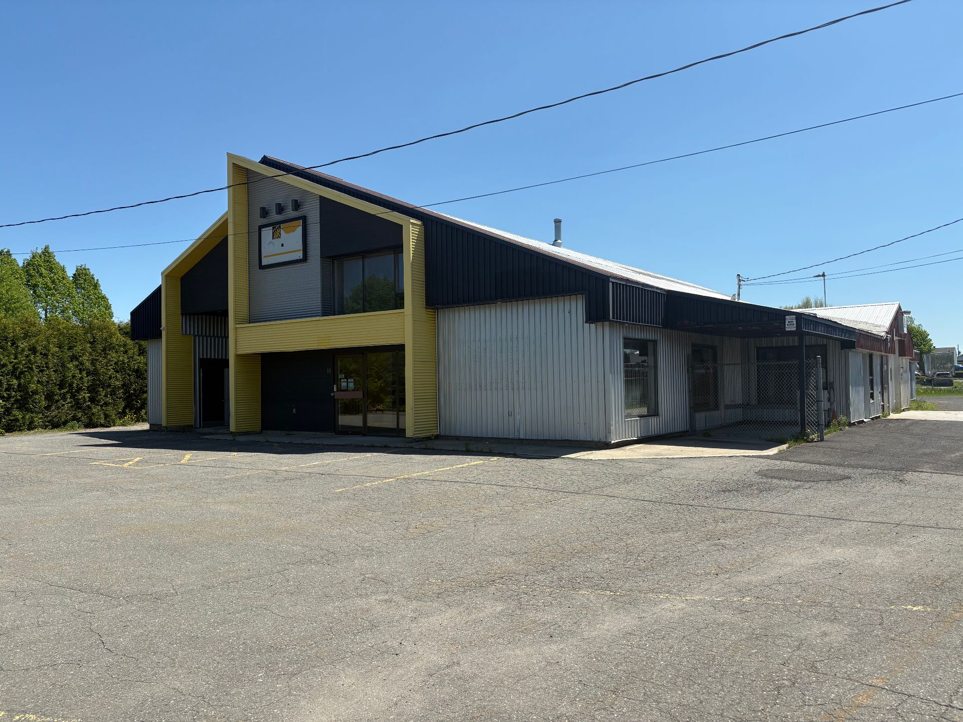 MLS: 21555427