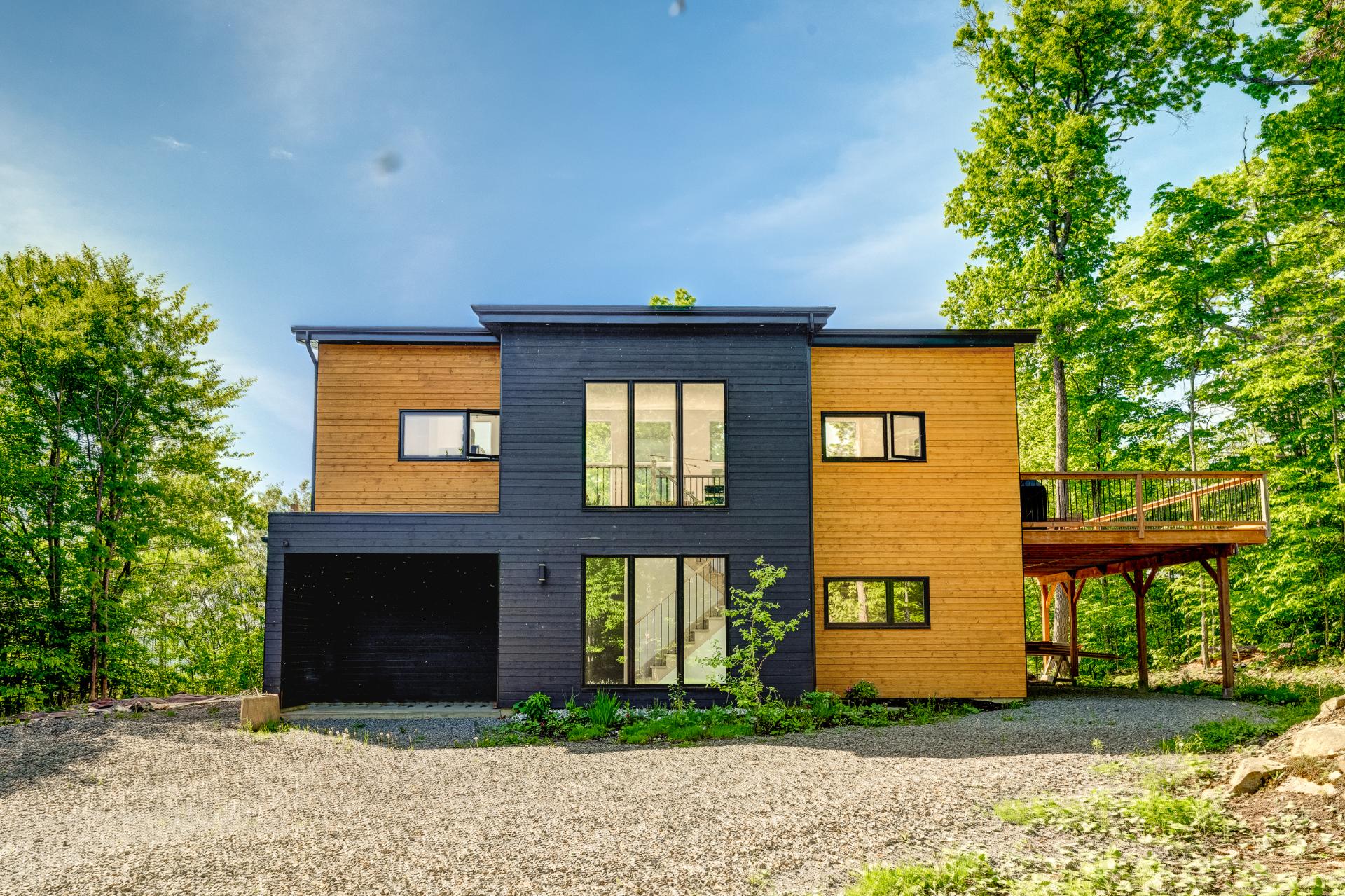 MLS: 25734161