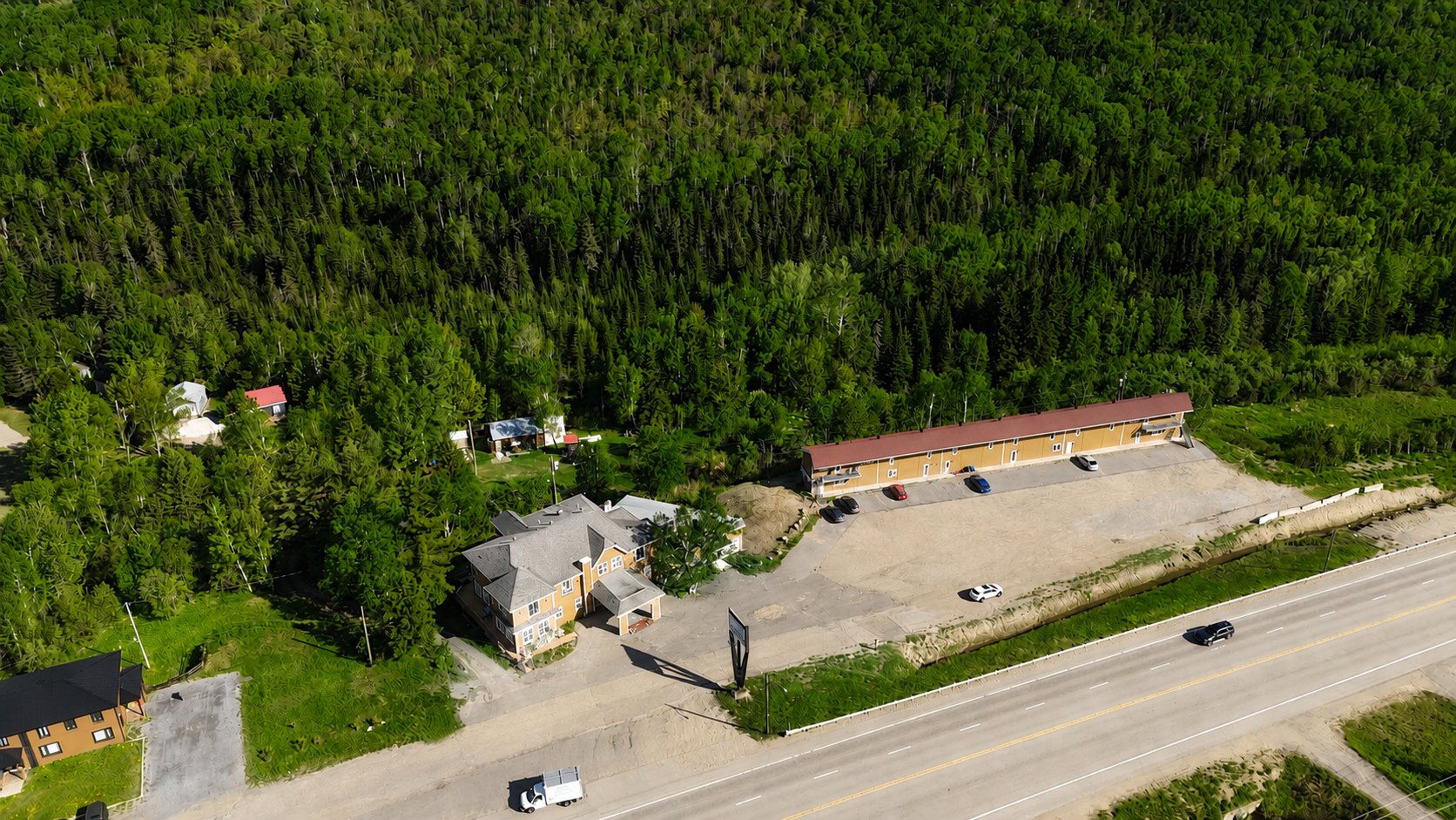 MLS: 23946510