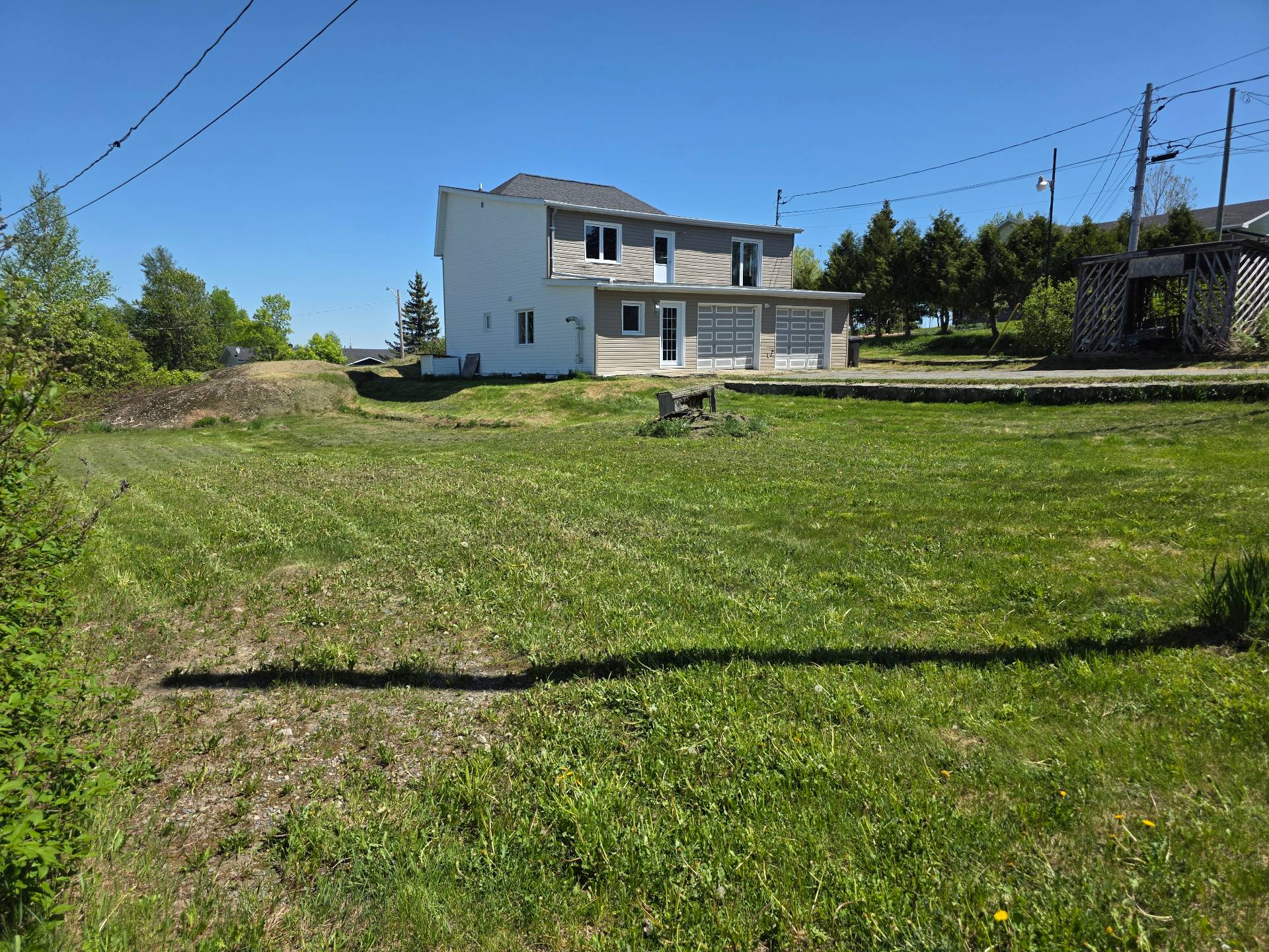 MLS: 25044001