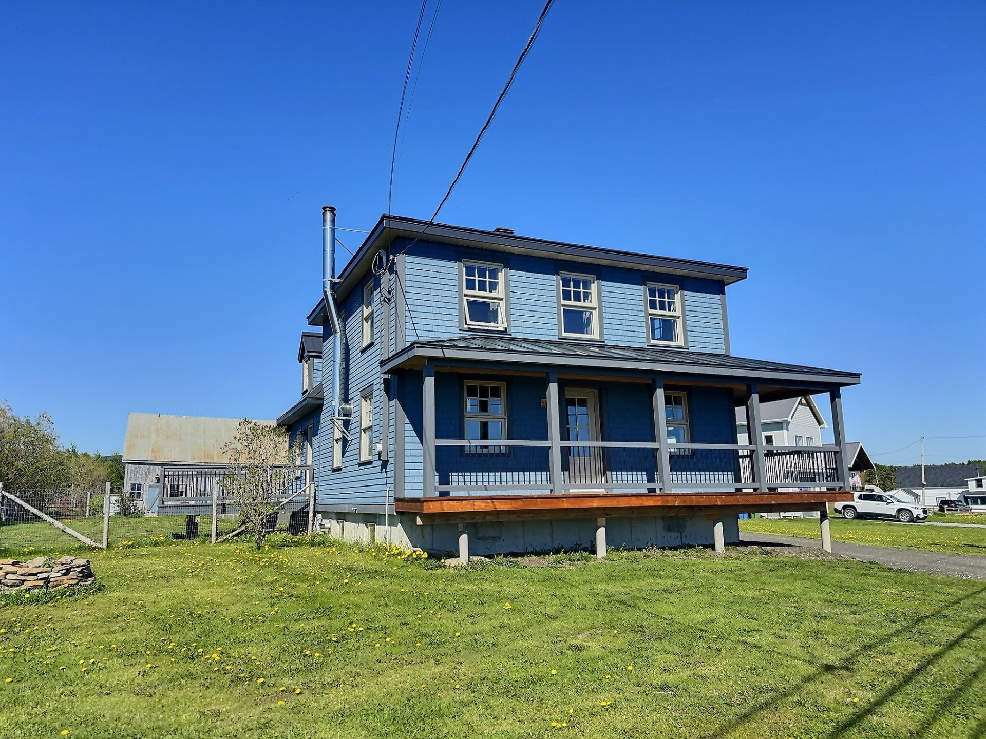 MLS: 25300092