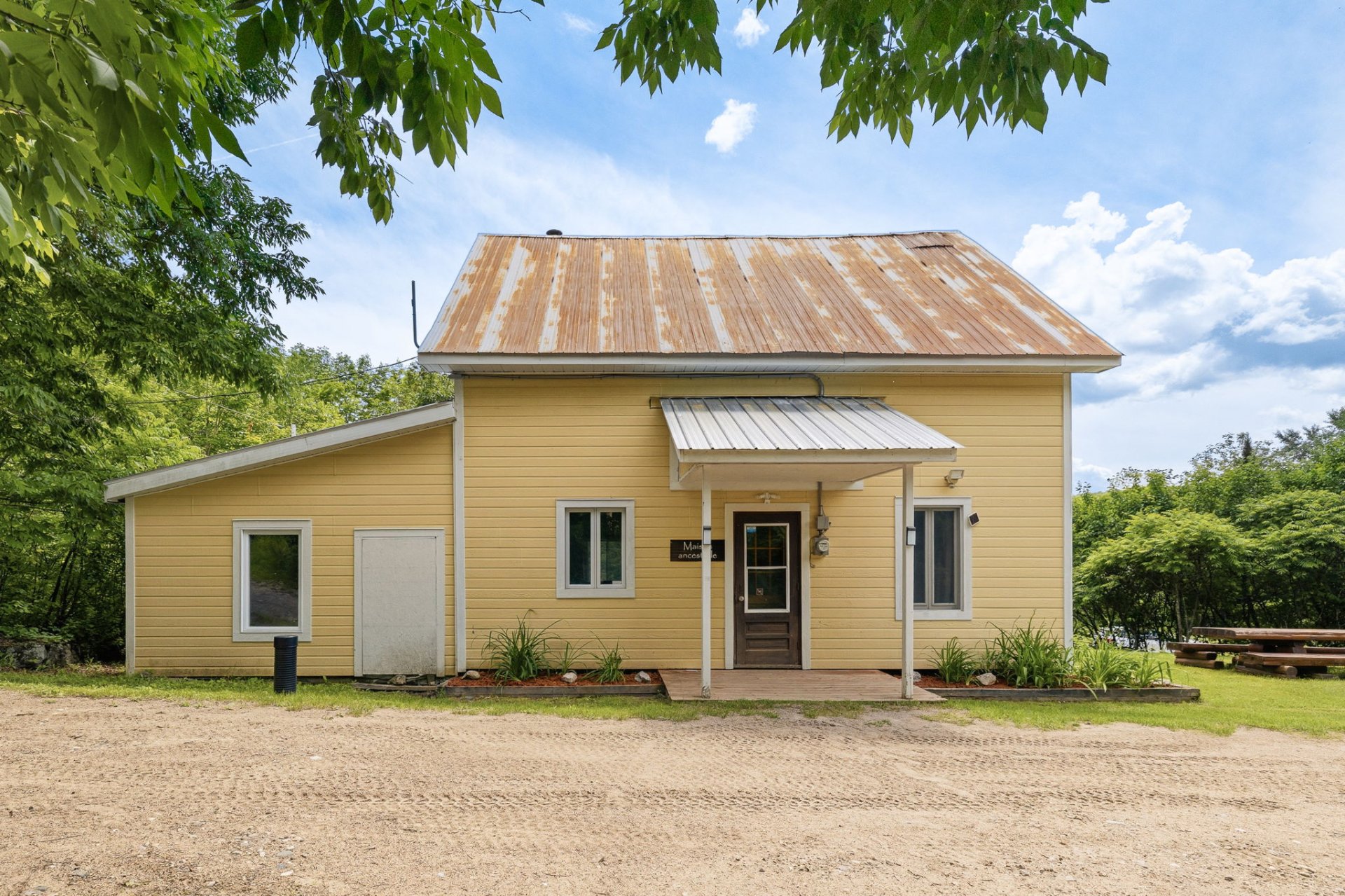 MLS: 10166081