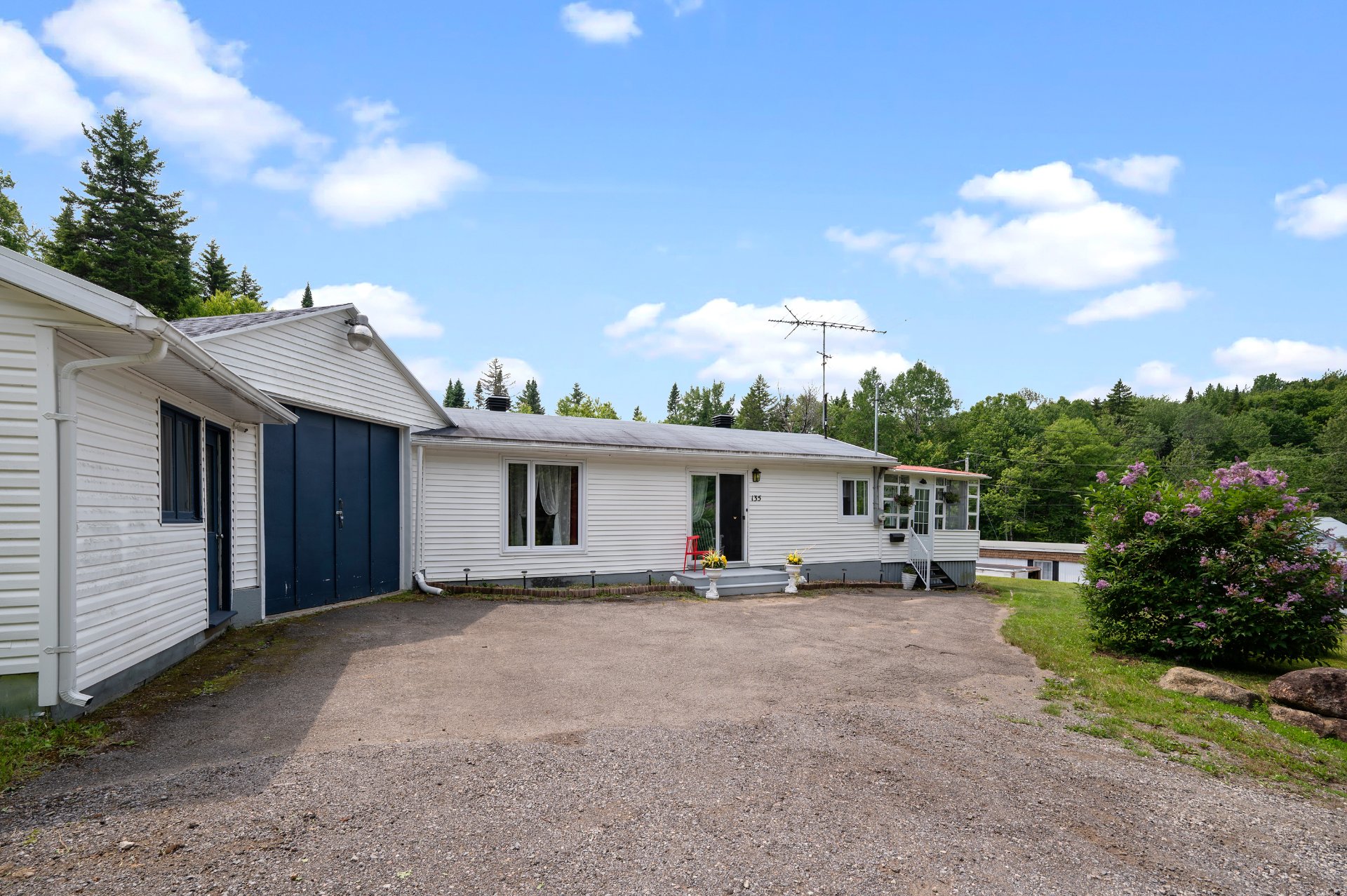 MLS: 27809441