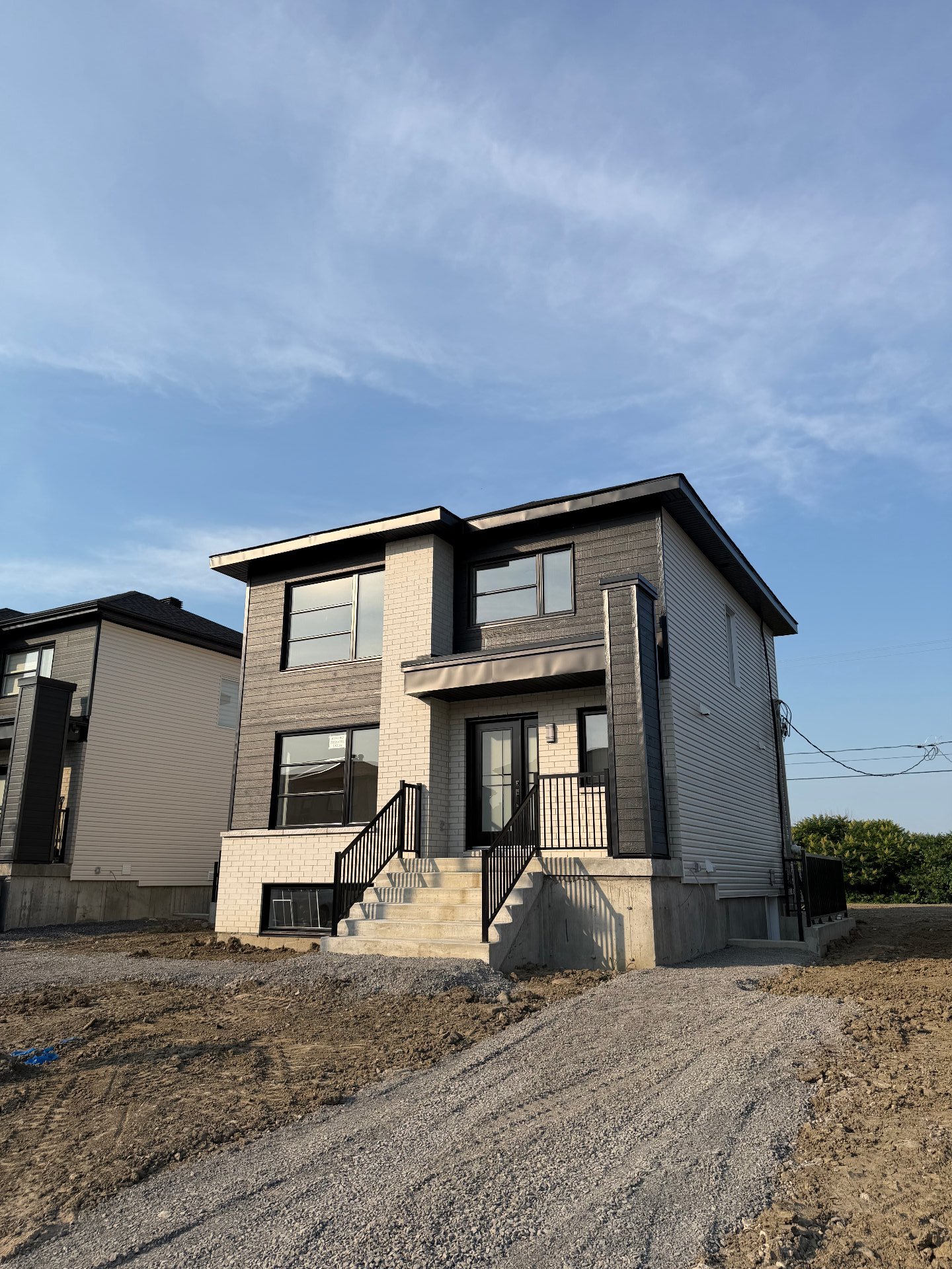 MLS: 25249404