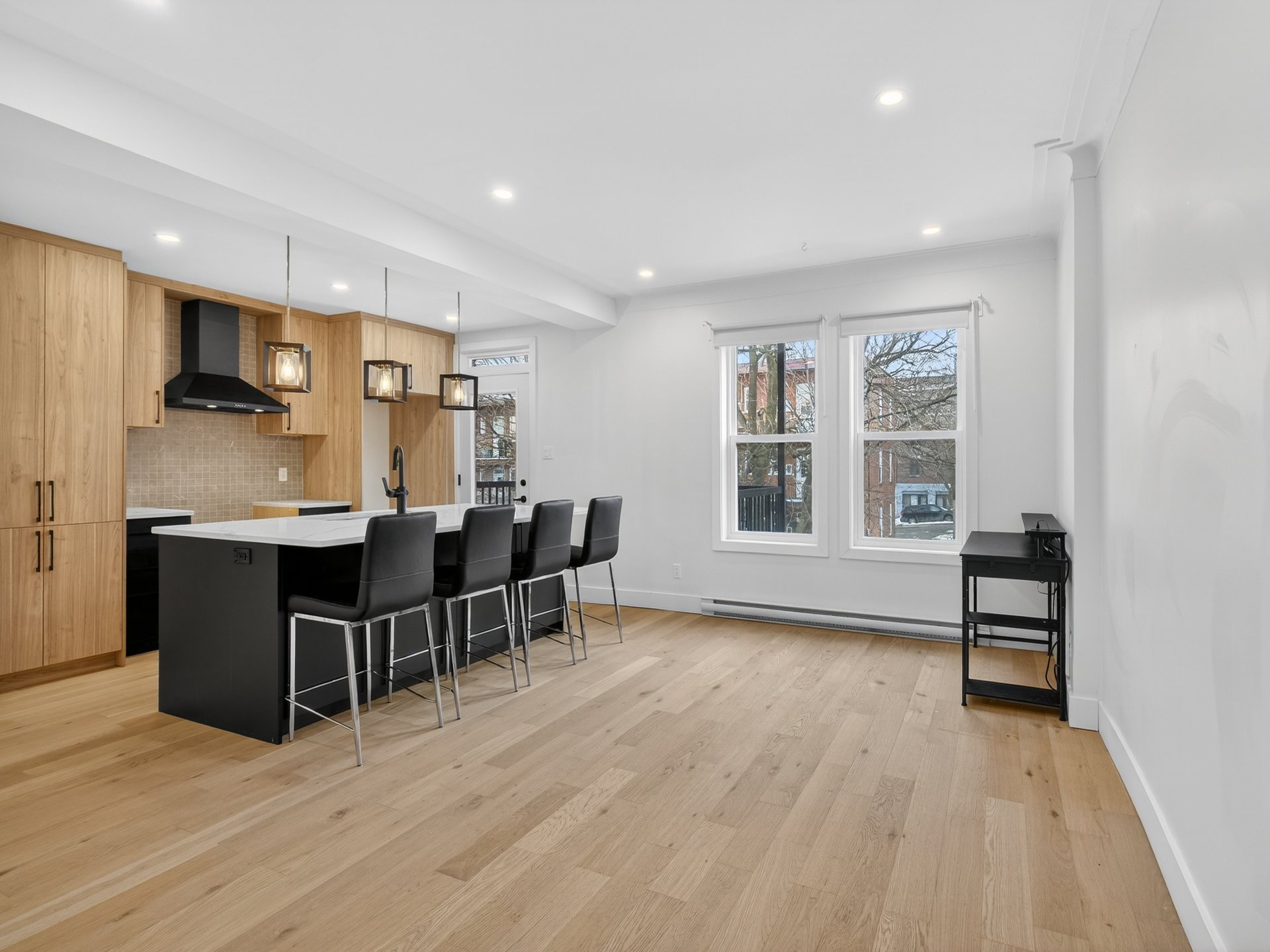MLS: 21961121