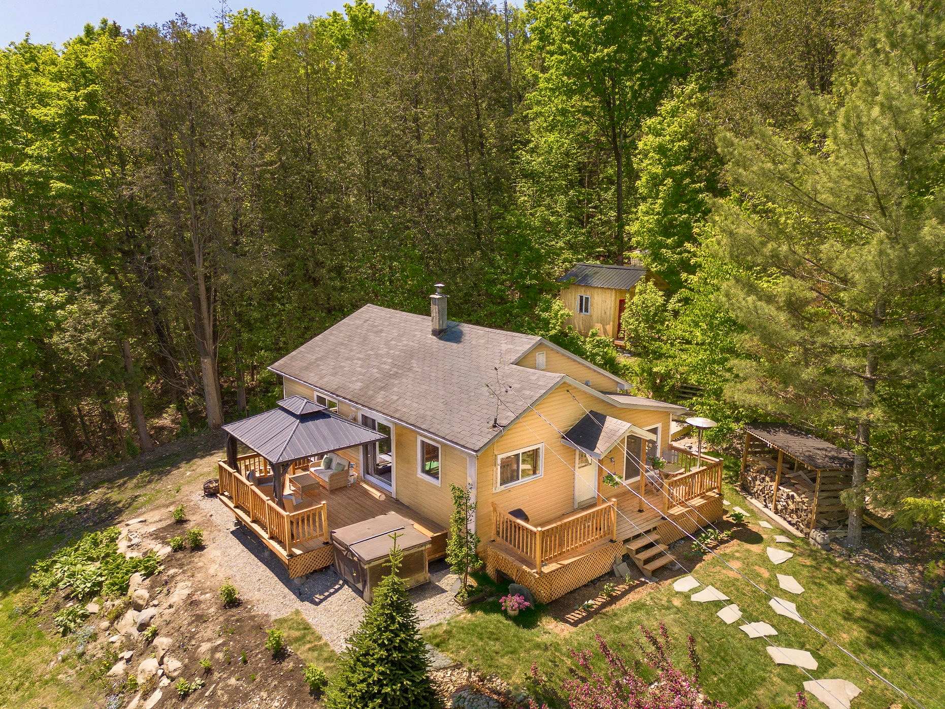 MLS: 27051943