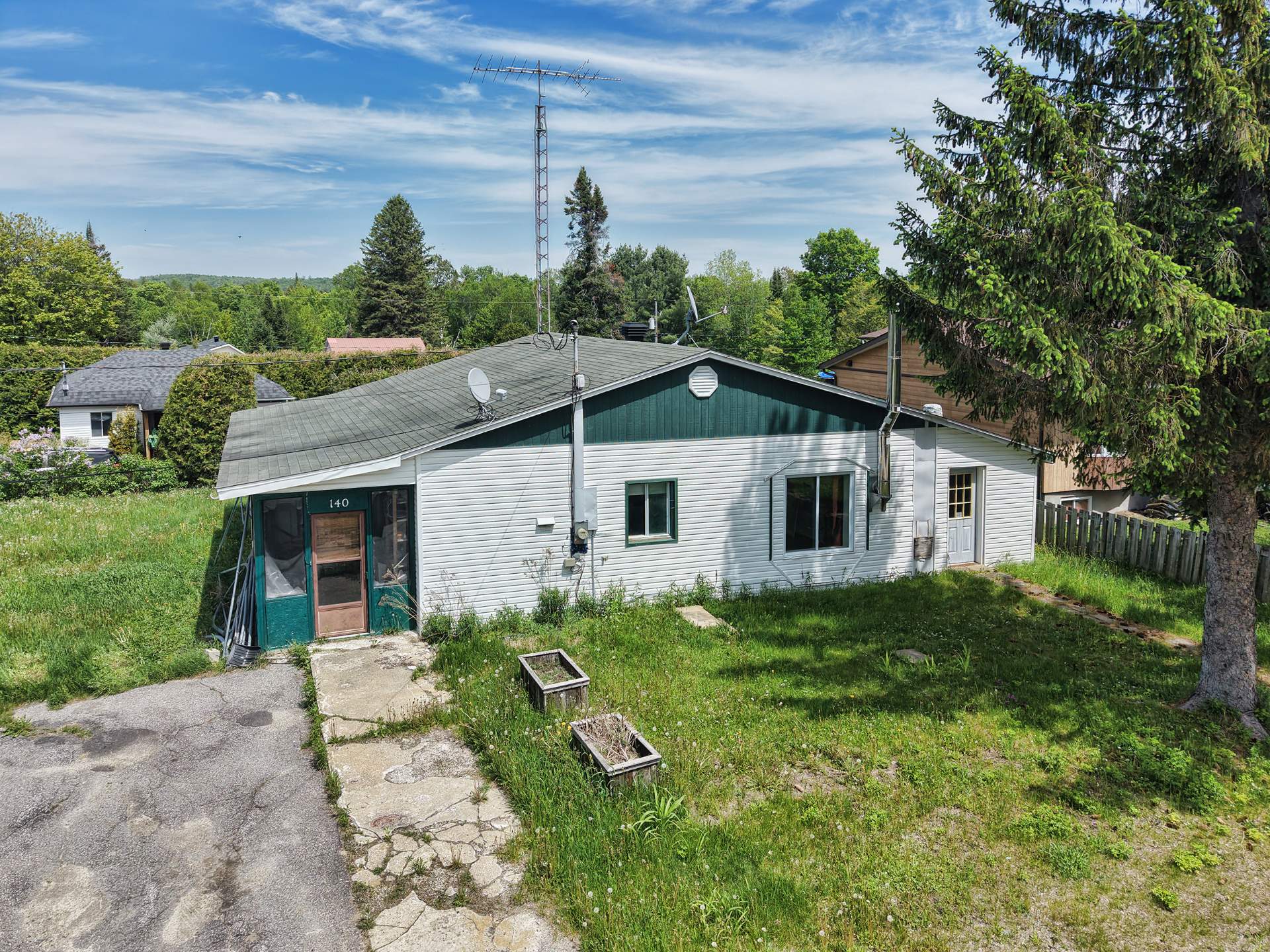 MLS: 23490425