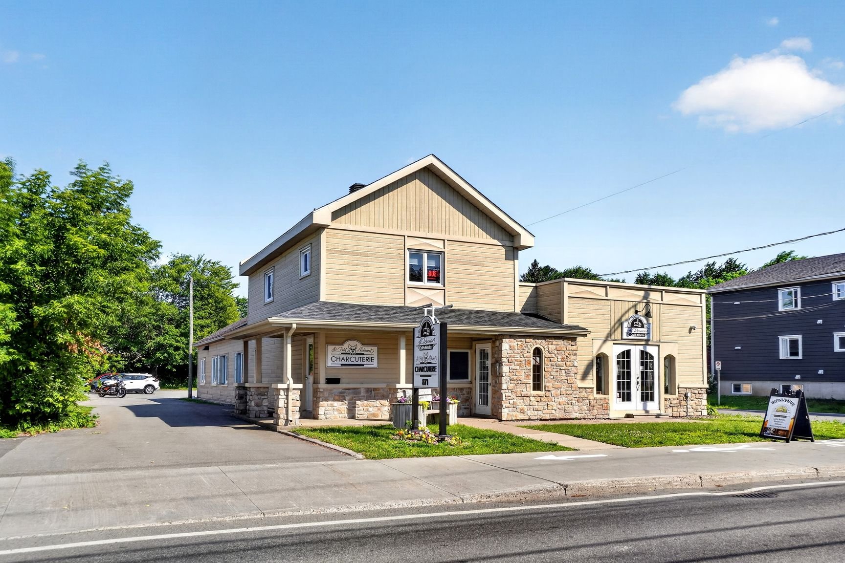 MLS: 21049947