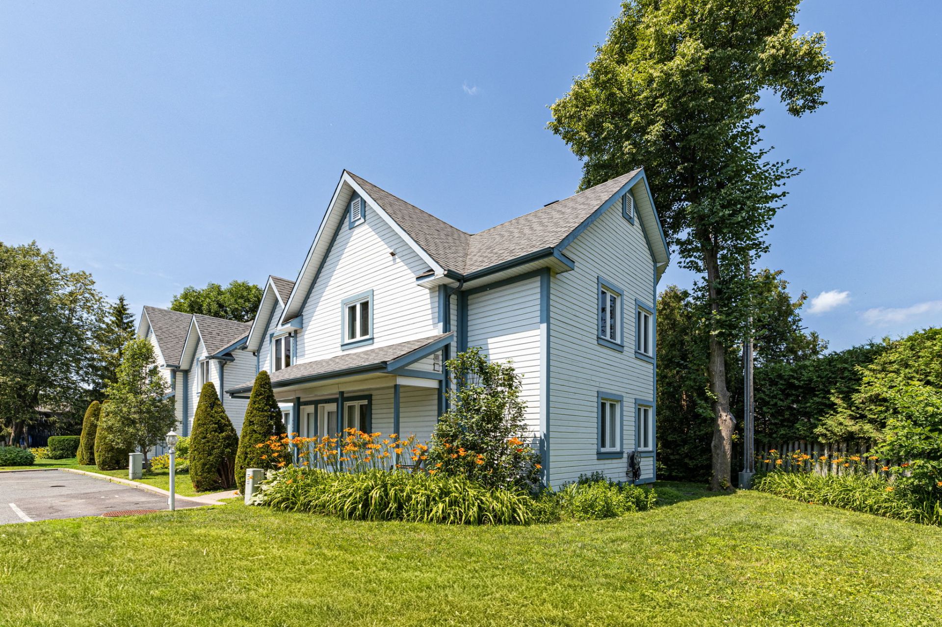 MLS: 23189636