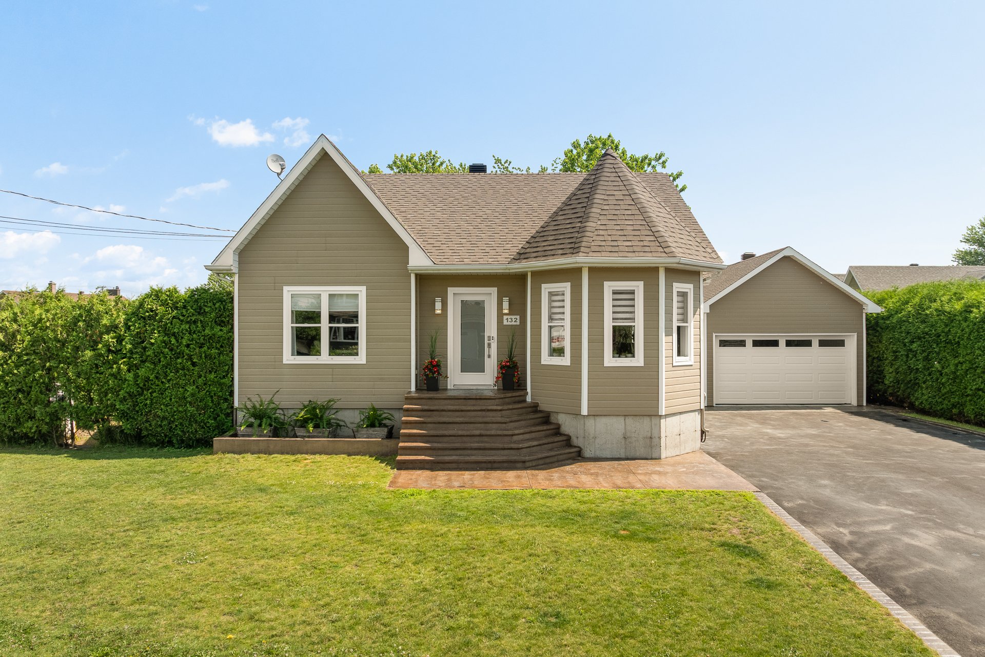MLS: 25972624
