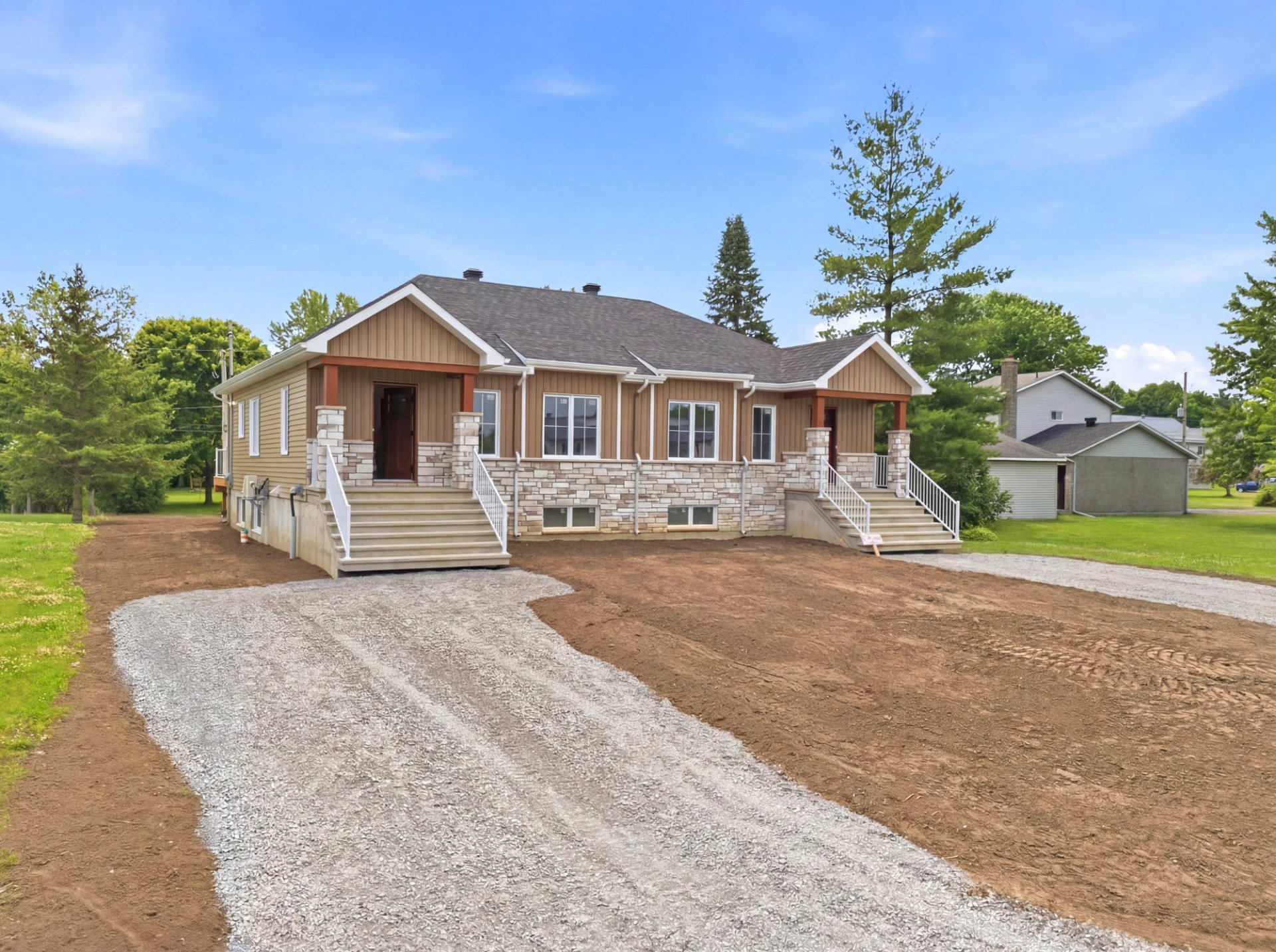 MLS: 27474361