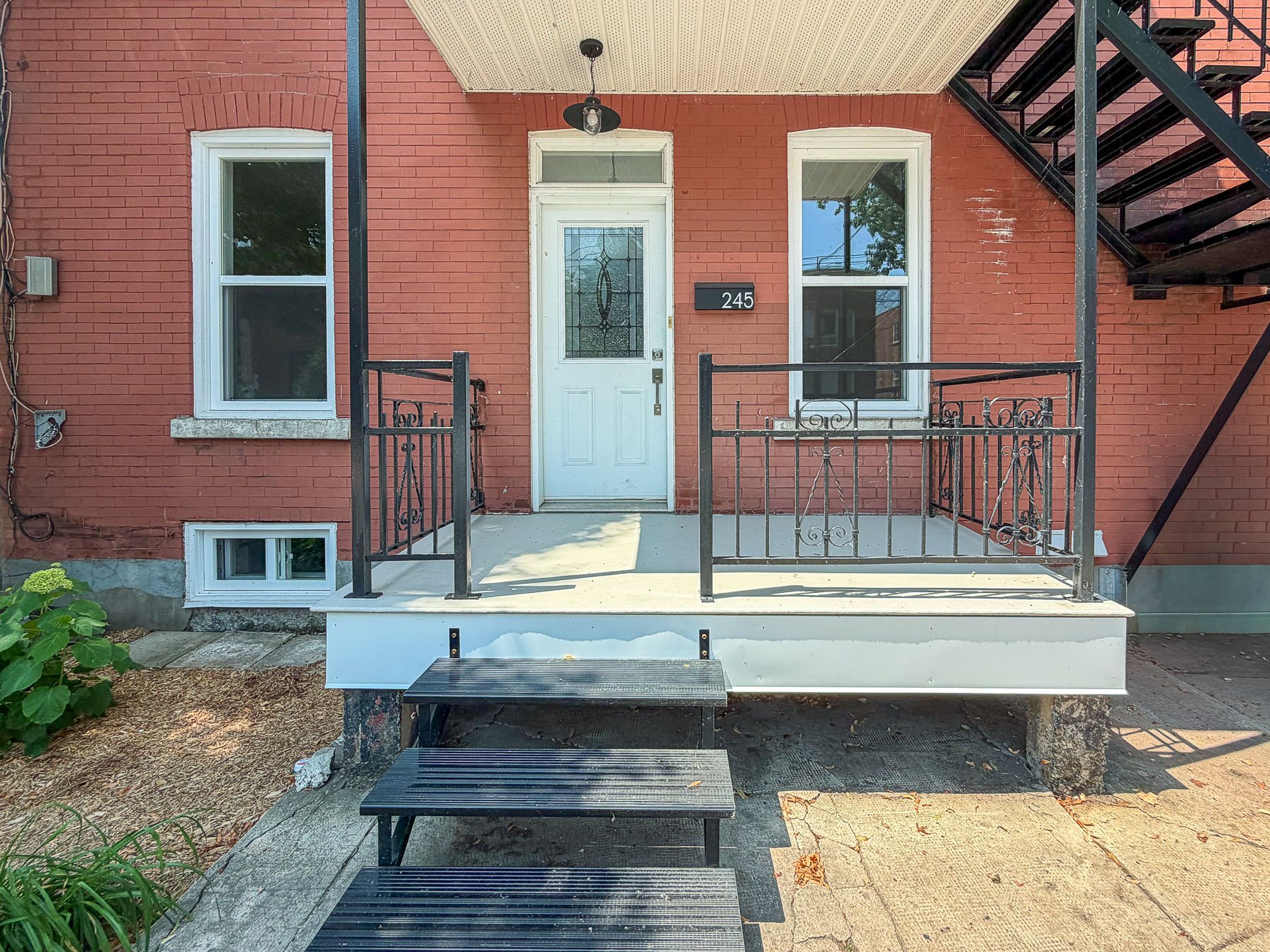 MLS: 23683038