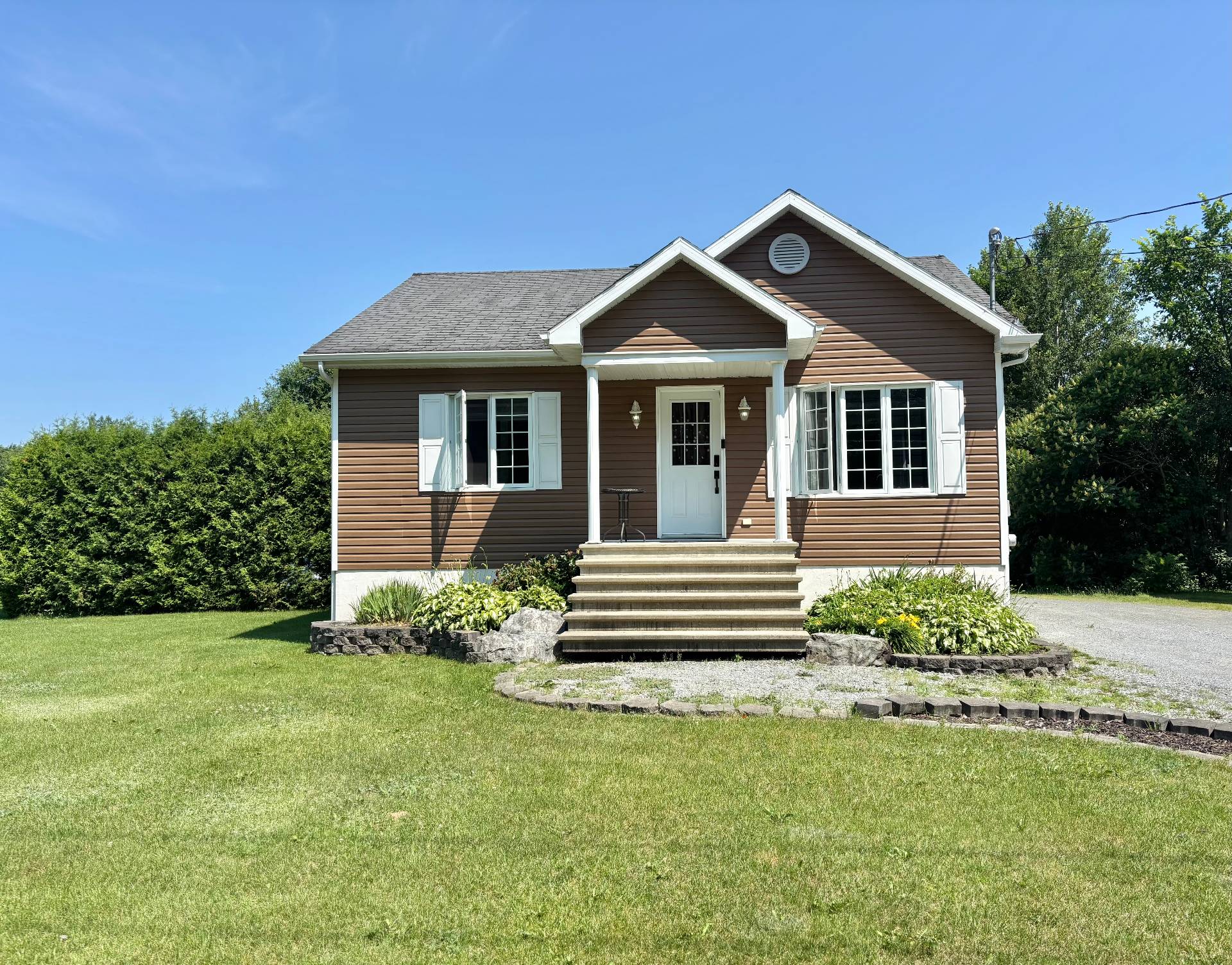 MLS: 27085330