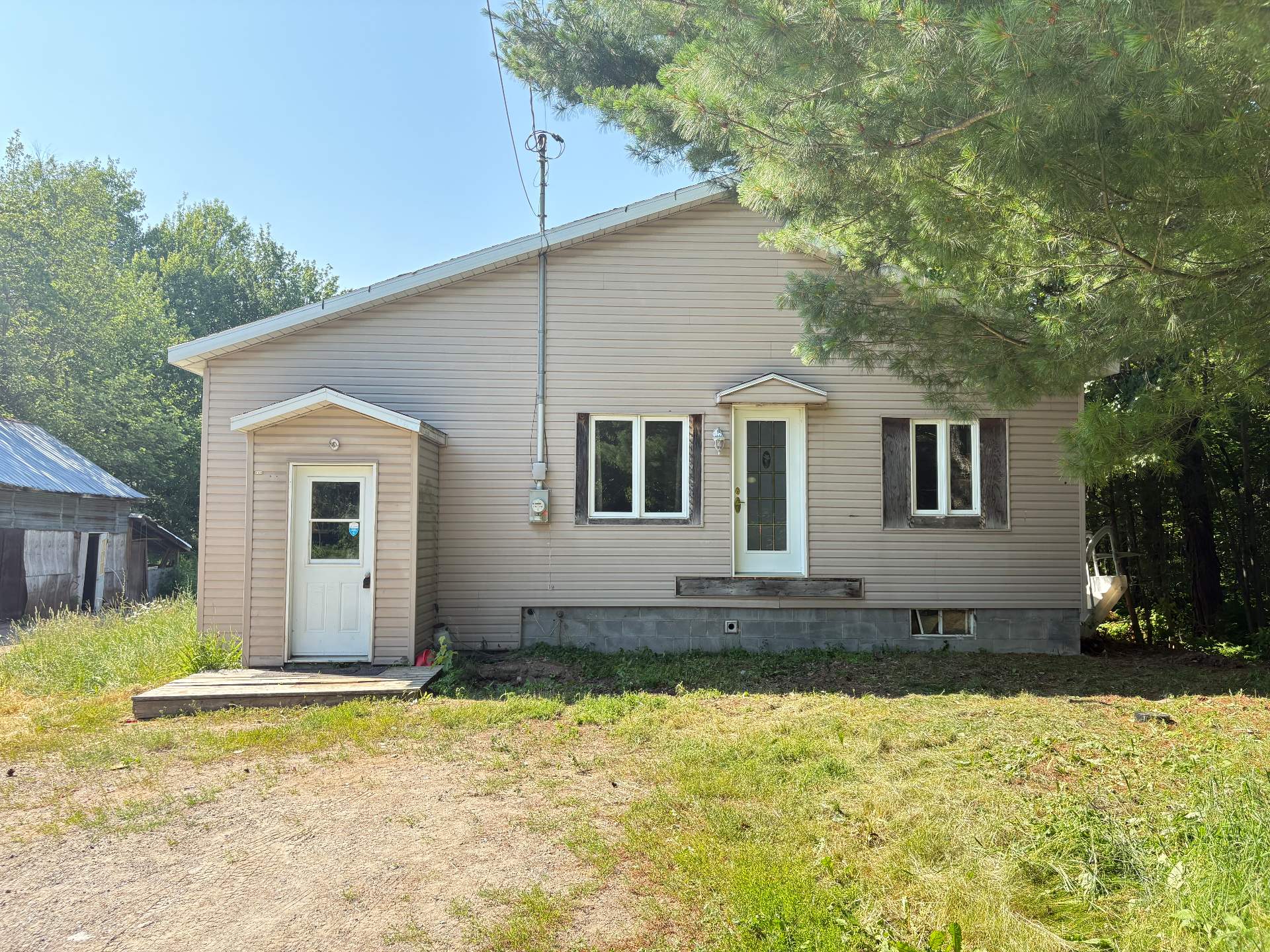 MLS: 26003329
