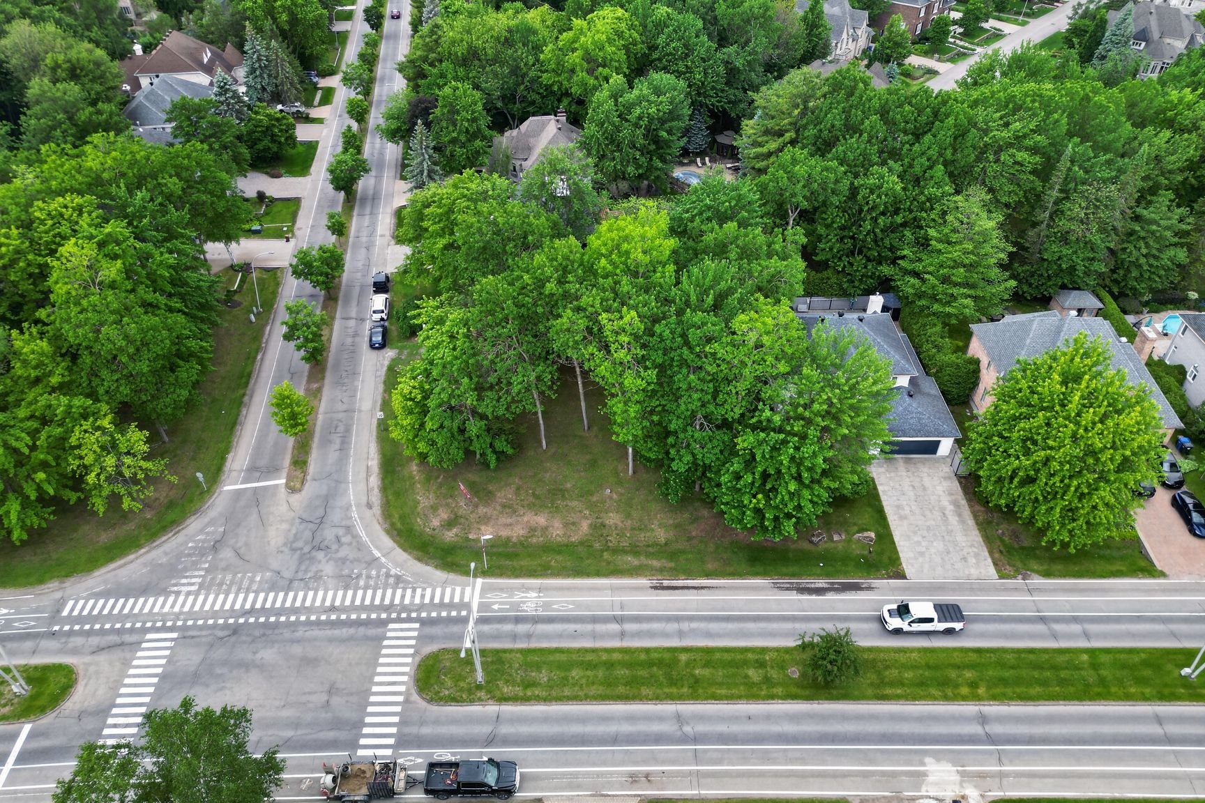 MLS: 25586396