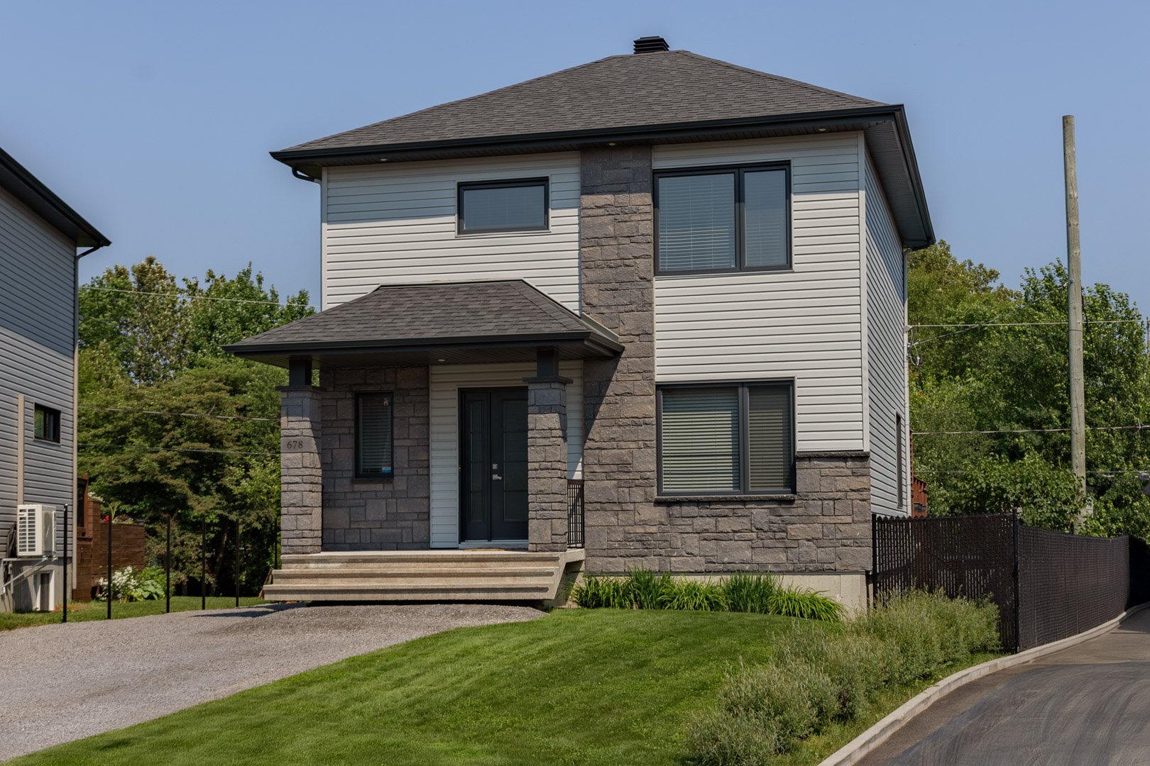MLS: 25849381