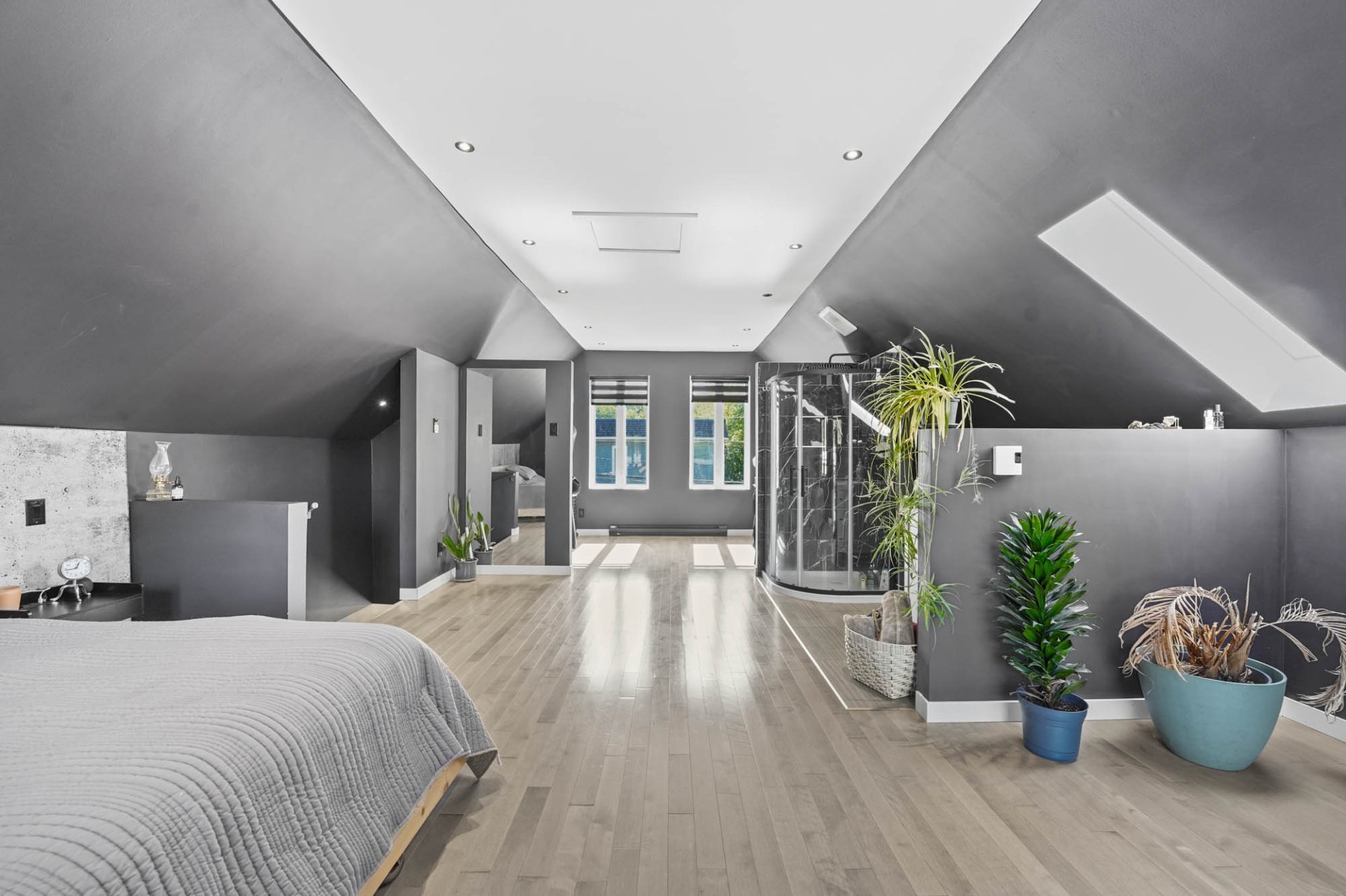 MLS: 25062035