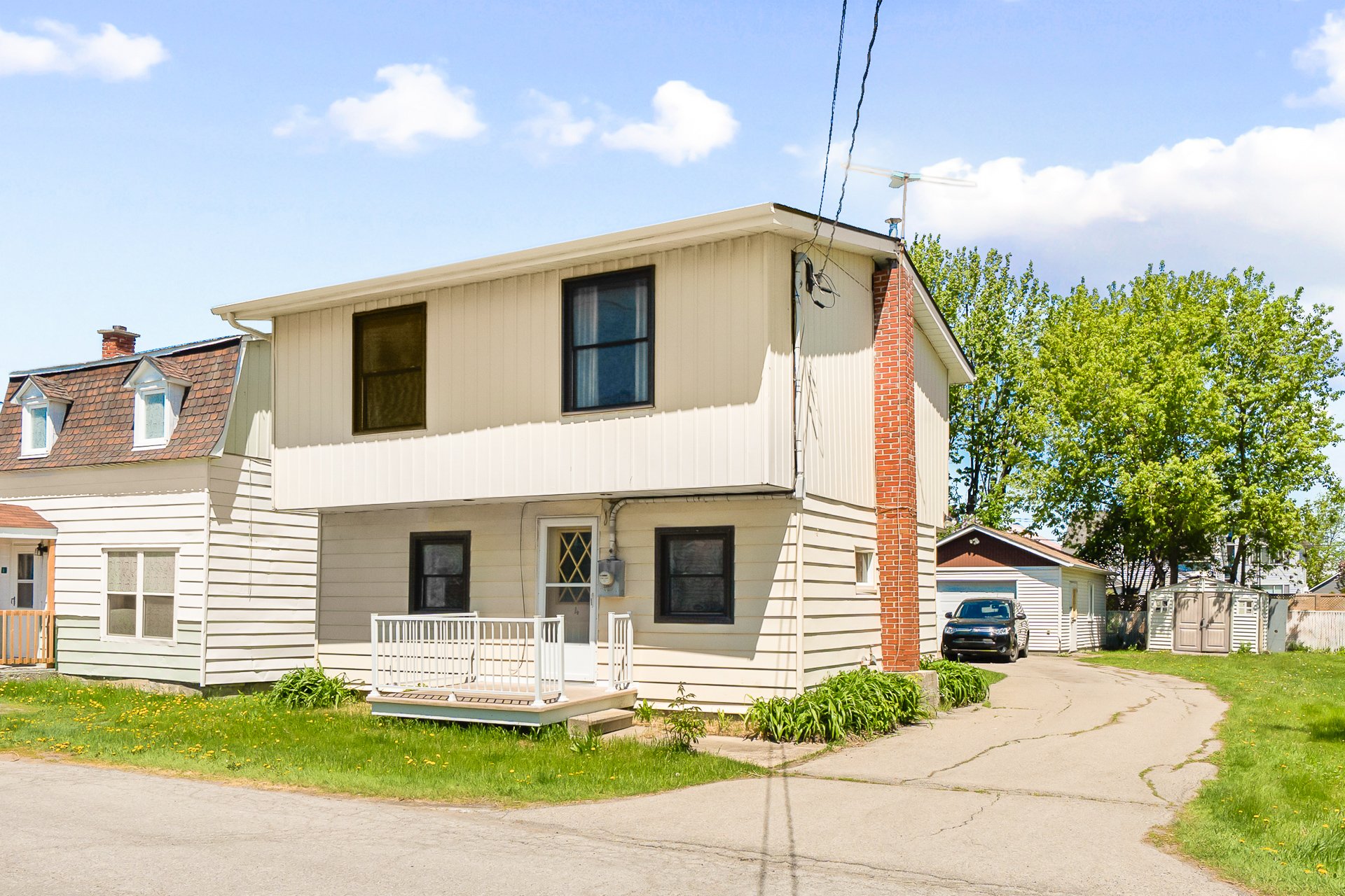 MLS: 23192520