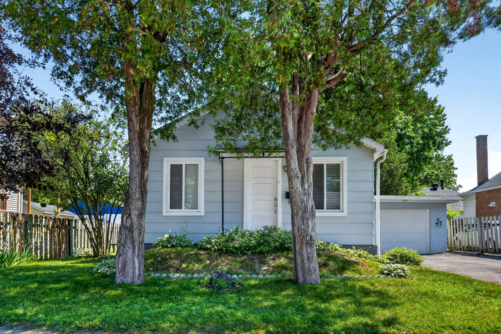 MLS: 28861429