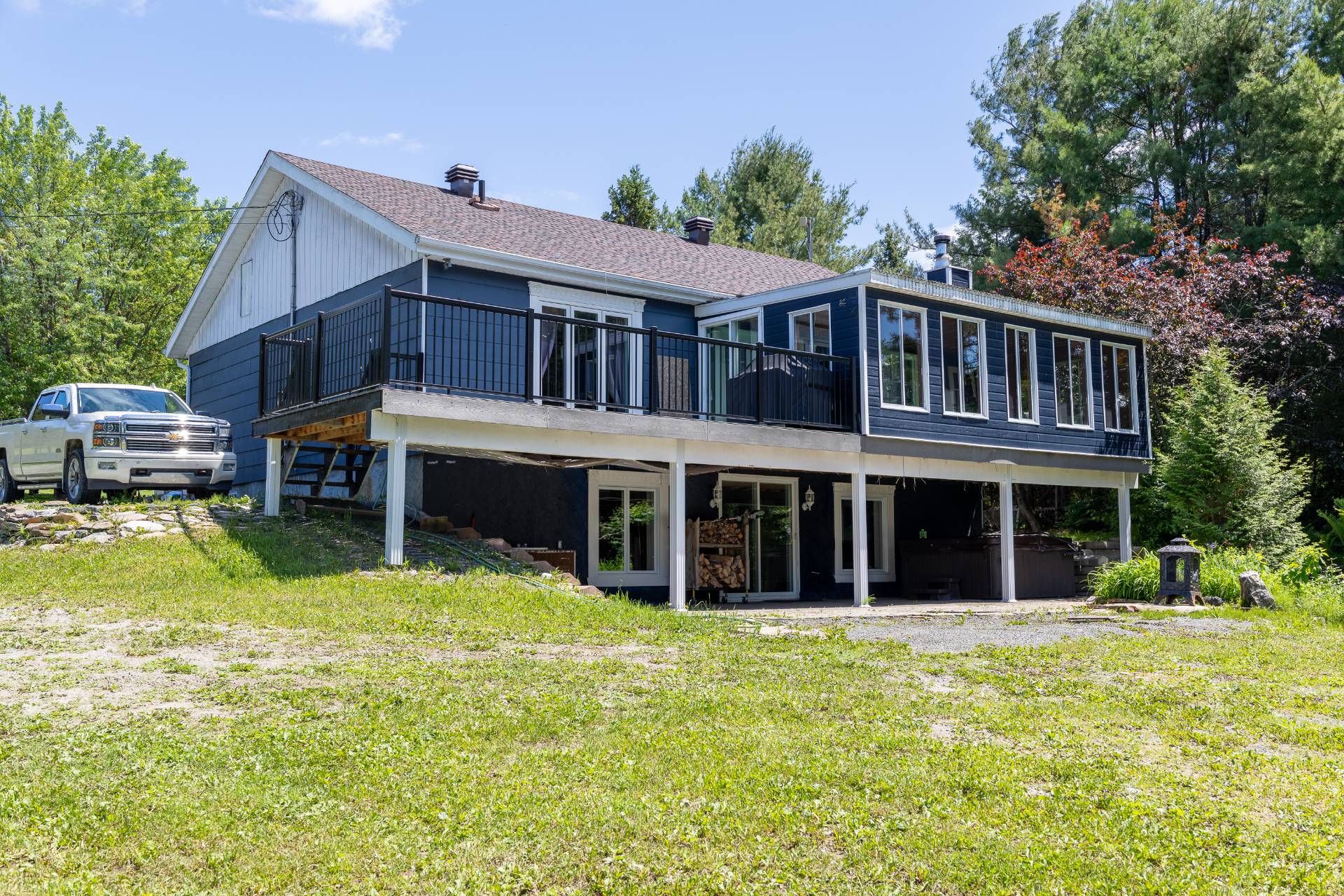 MLS: 25575331