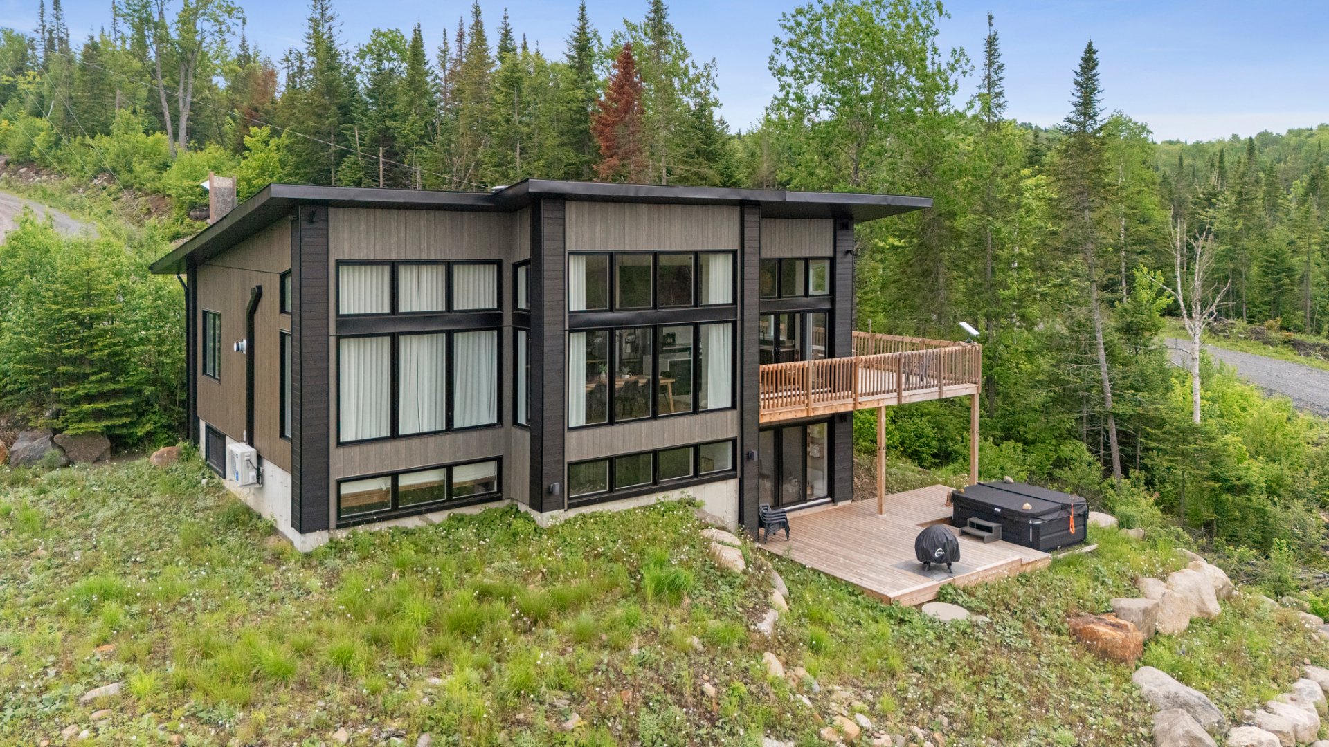 MLS: 23015004