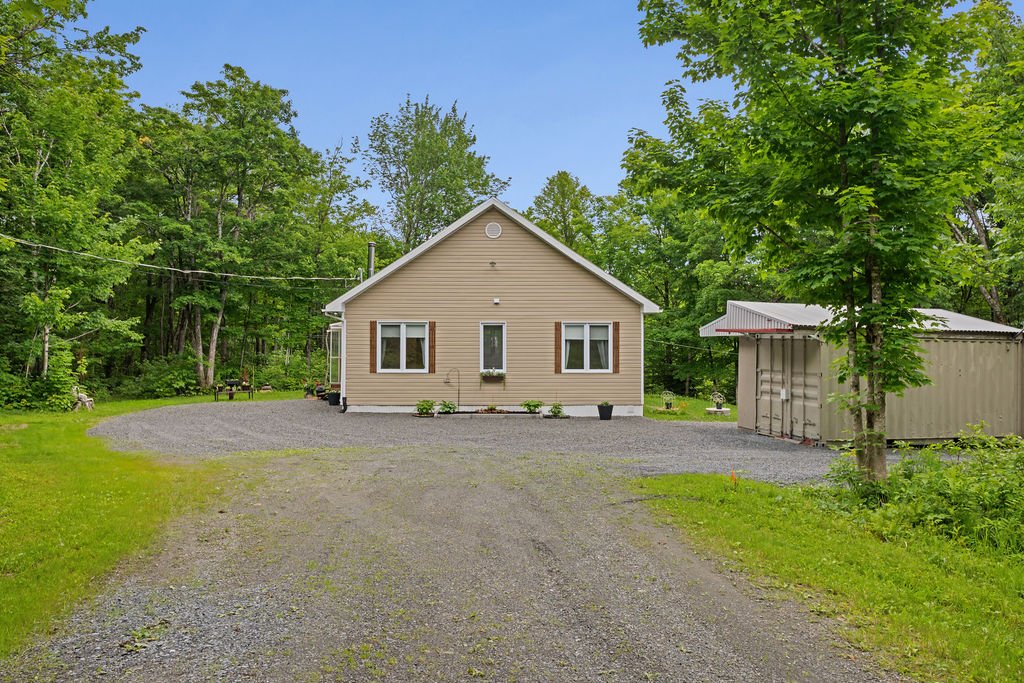 MLS: 20882902