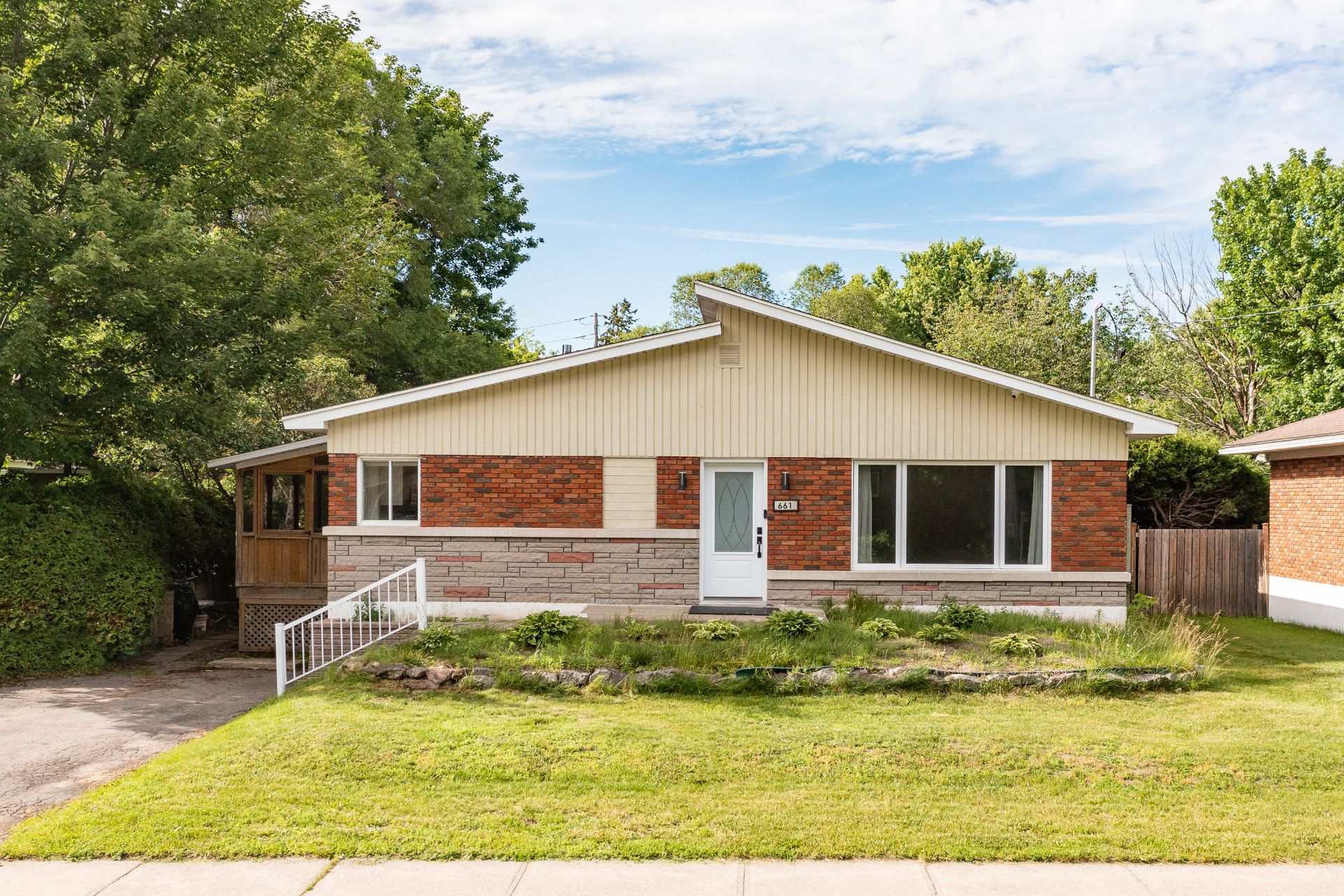 MLS: 22993461