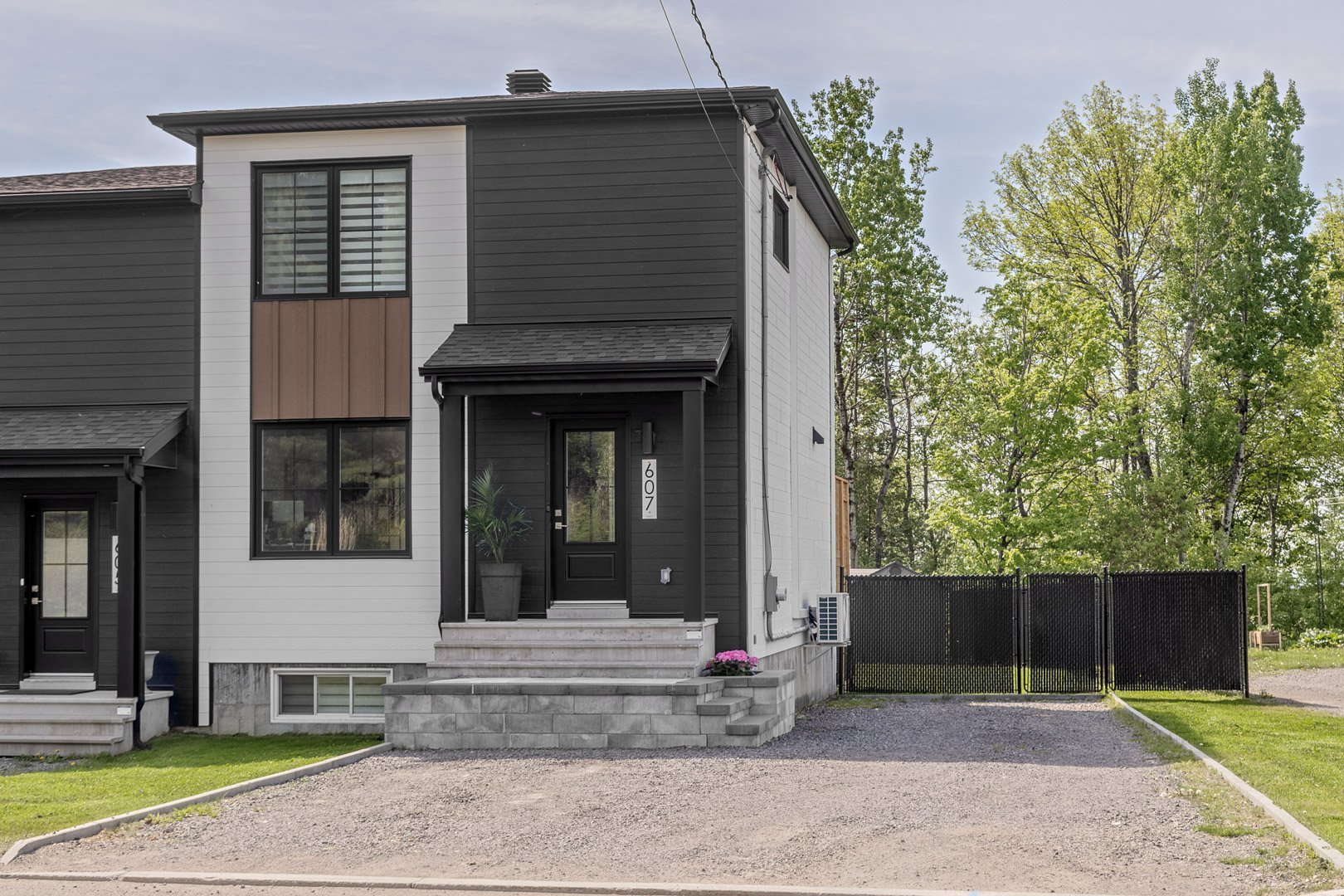MLS: 26404021