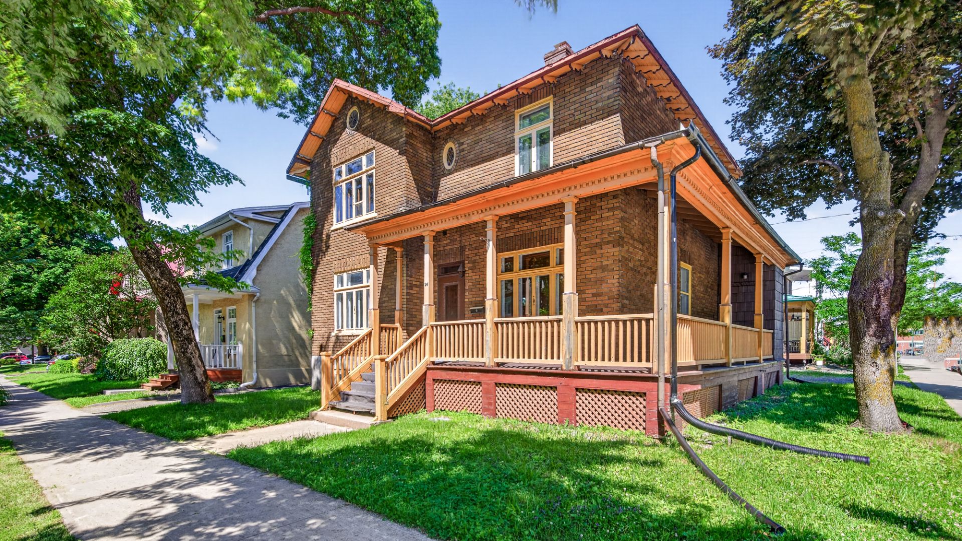 MLS: 27594533