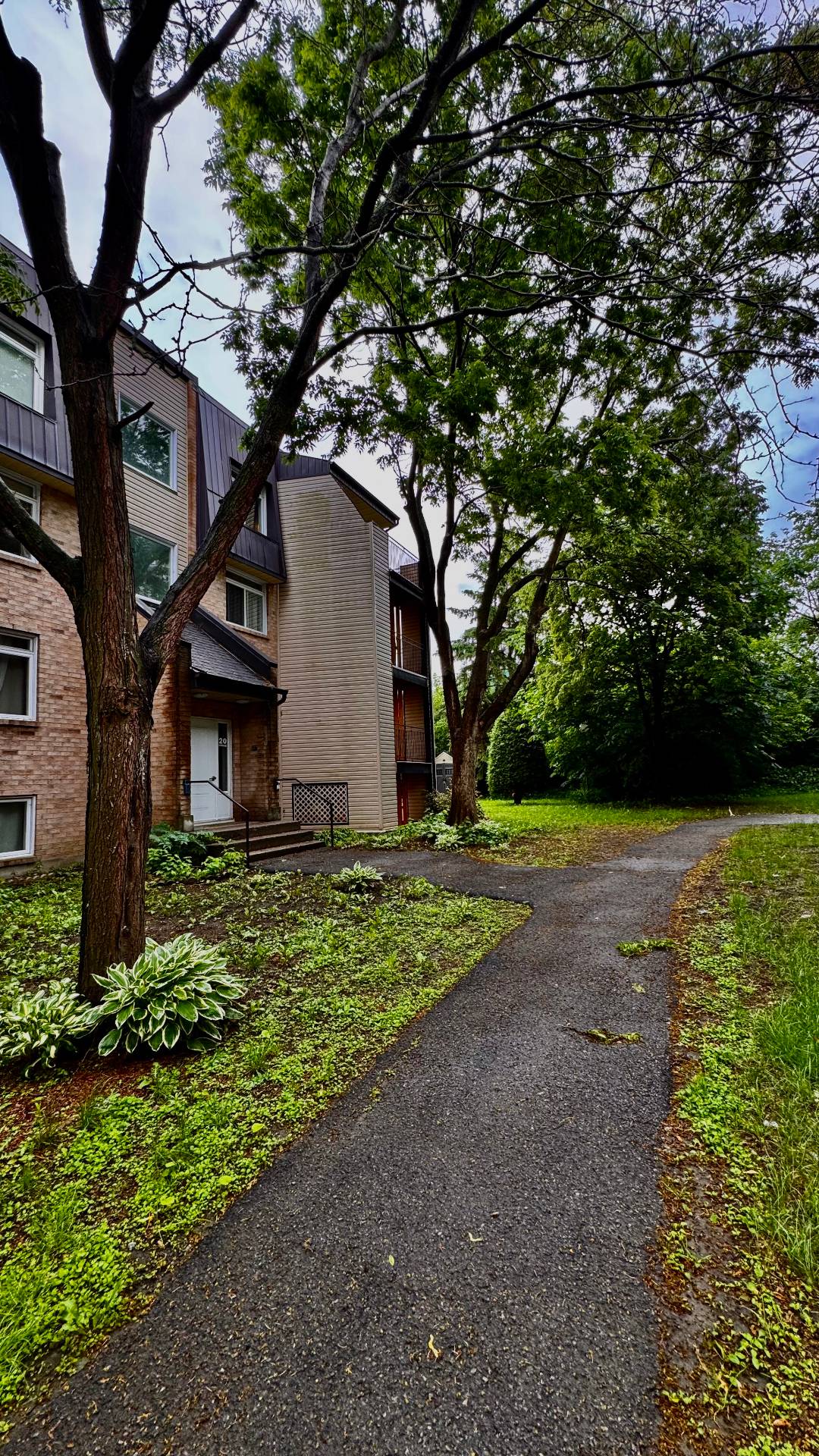 MLS: 25302166