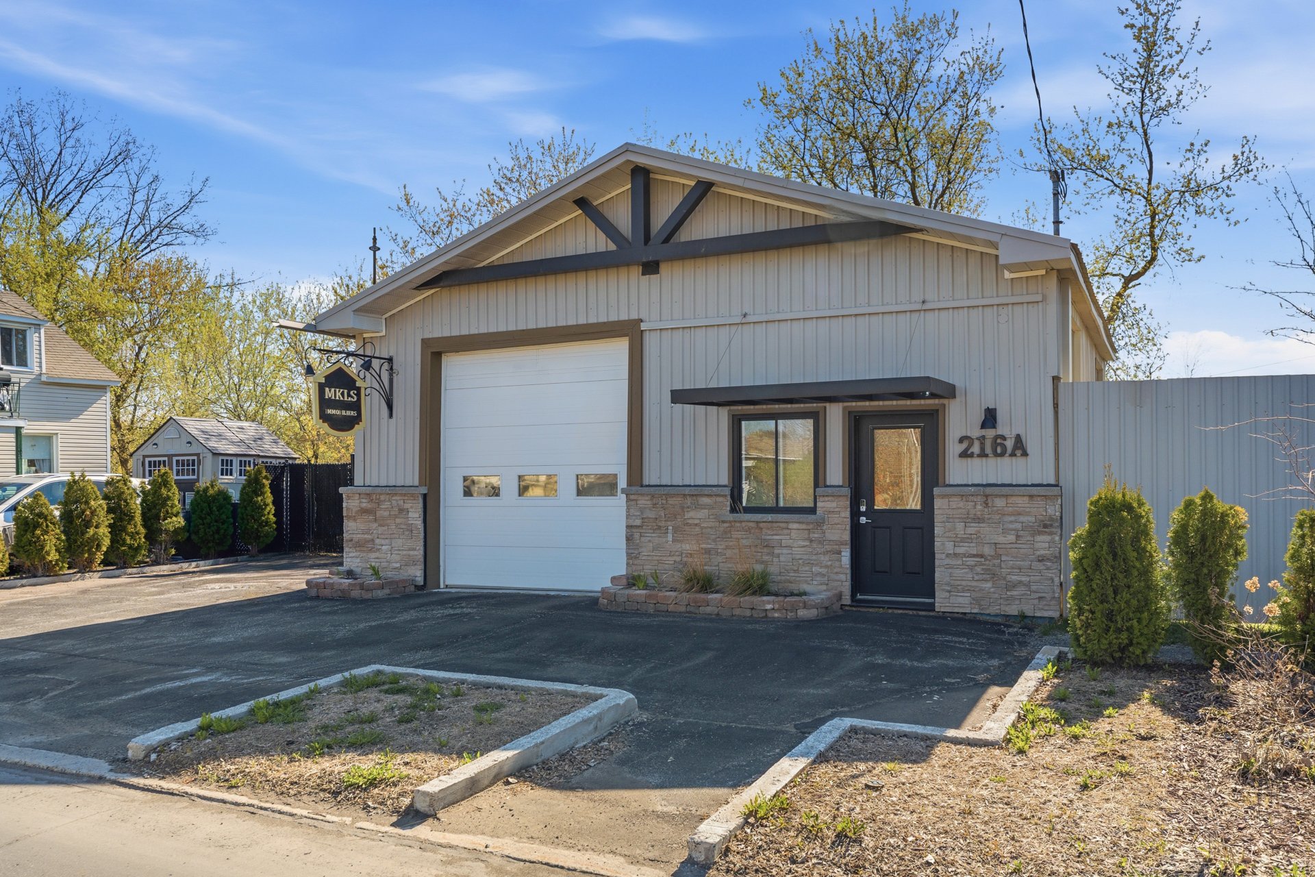 MLS: 25495956