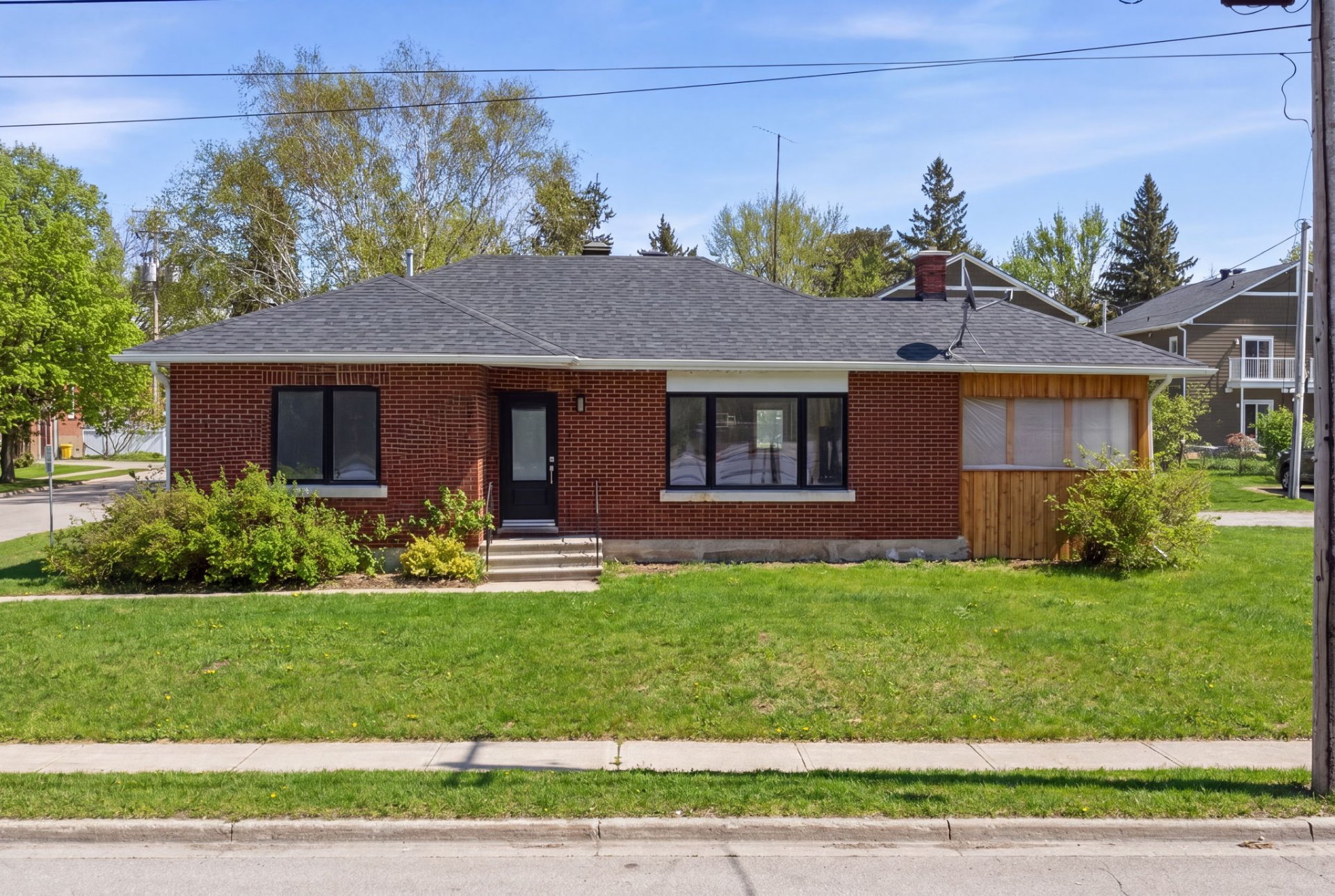 MLS: 22952486