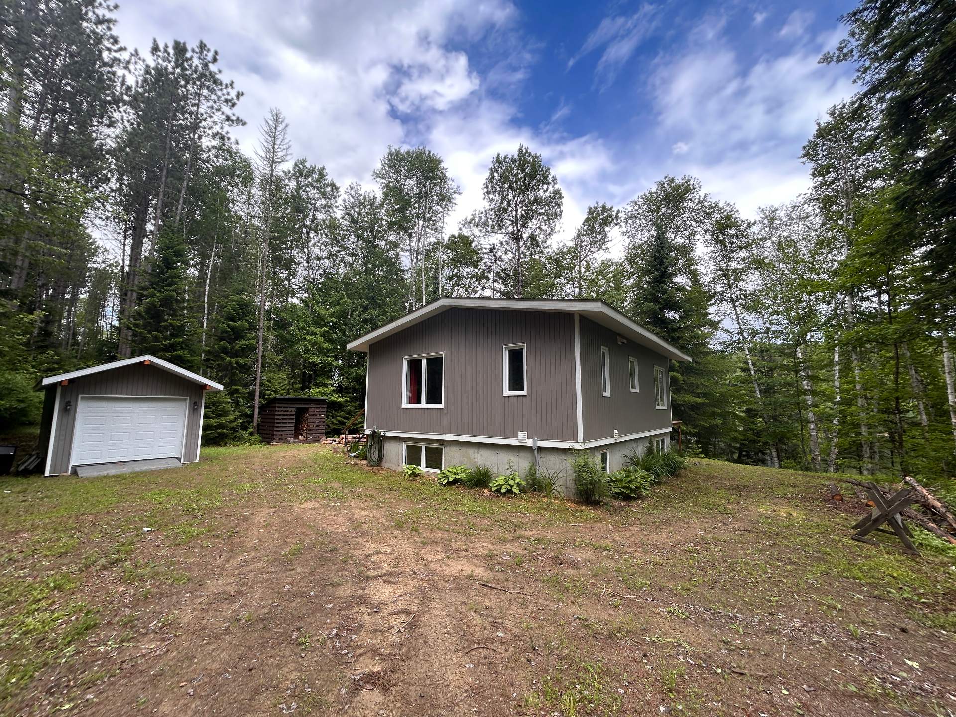 MLS: 23184095