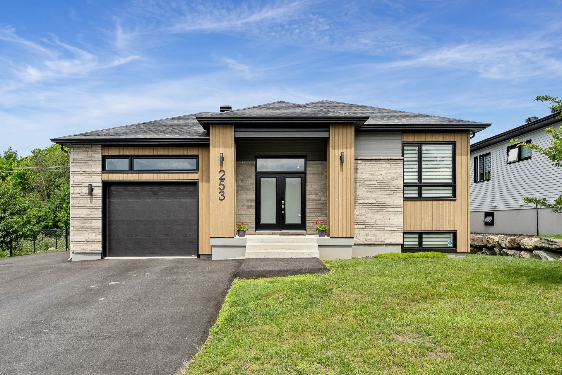 MLS: 28360573