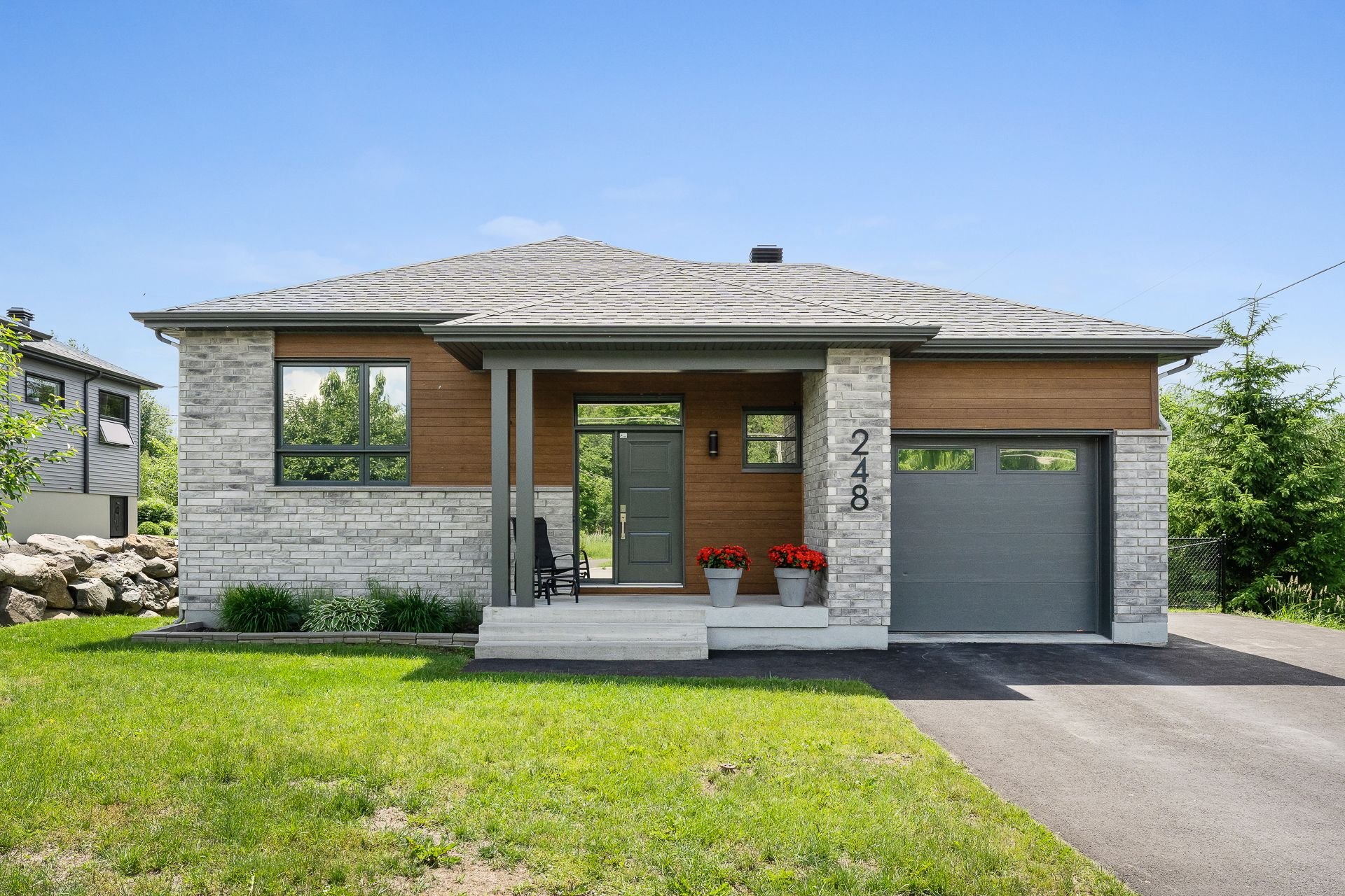 MLS: 25894858