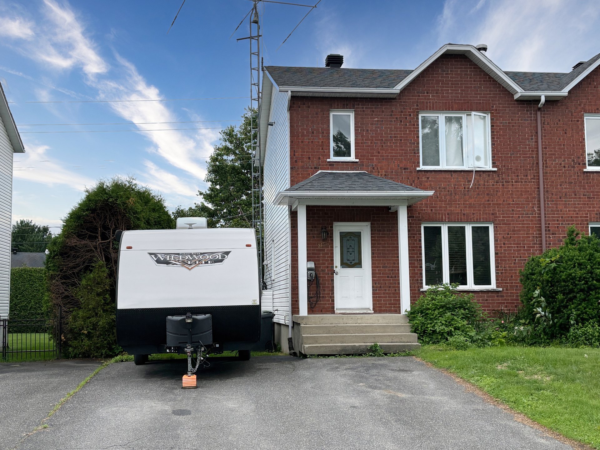 MLS: 23307147