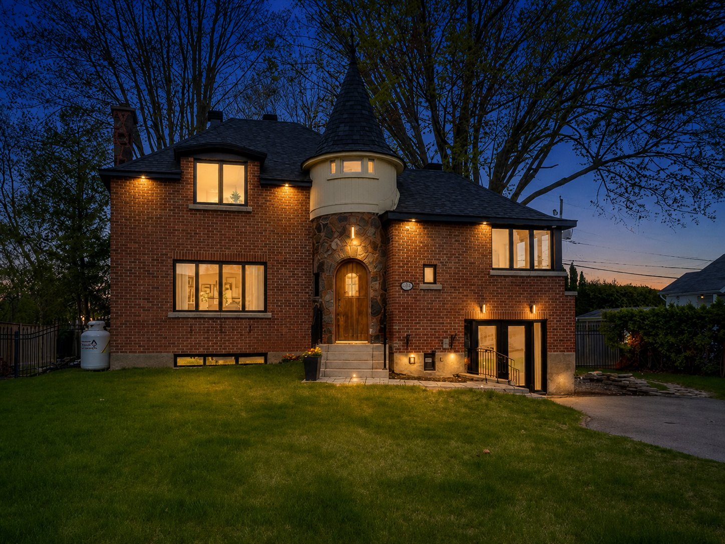 MLS: 22384041