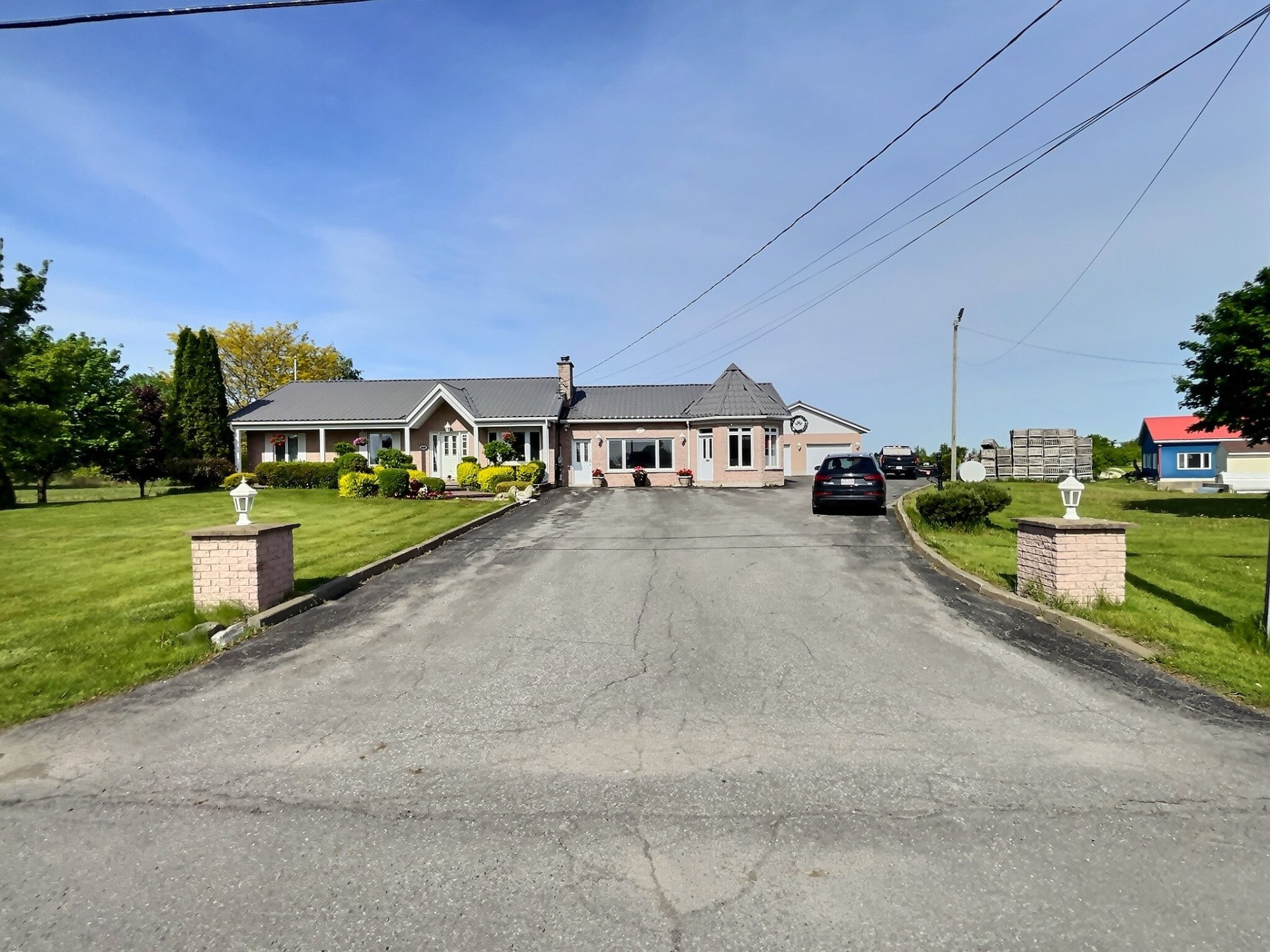 MLS: 23829618