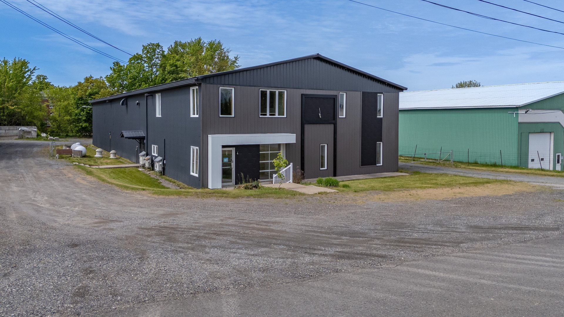 MLS: 25092408