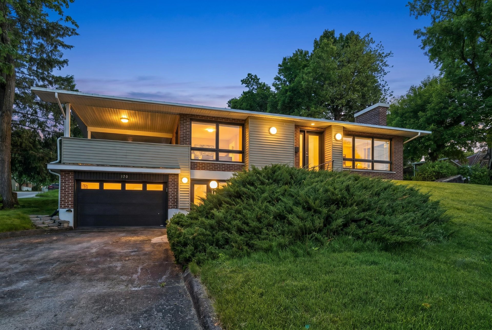 MLS: 19592661