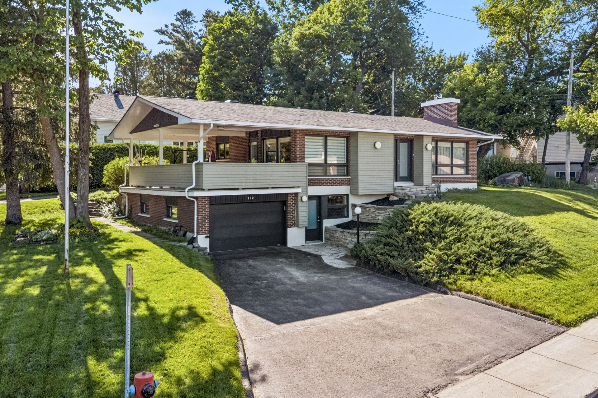 MLS: 19592661