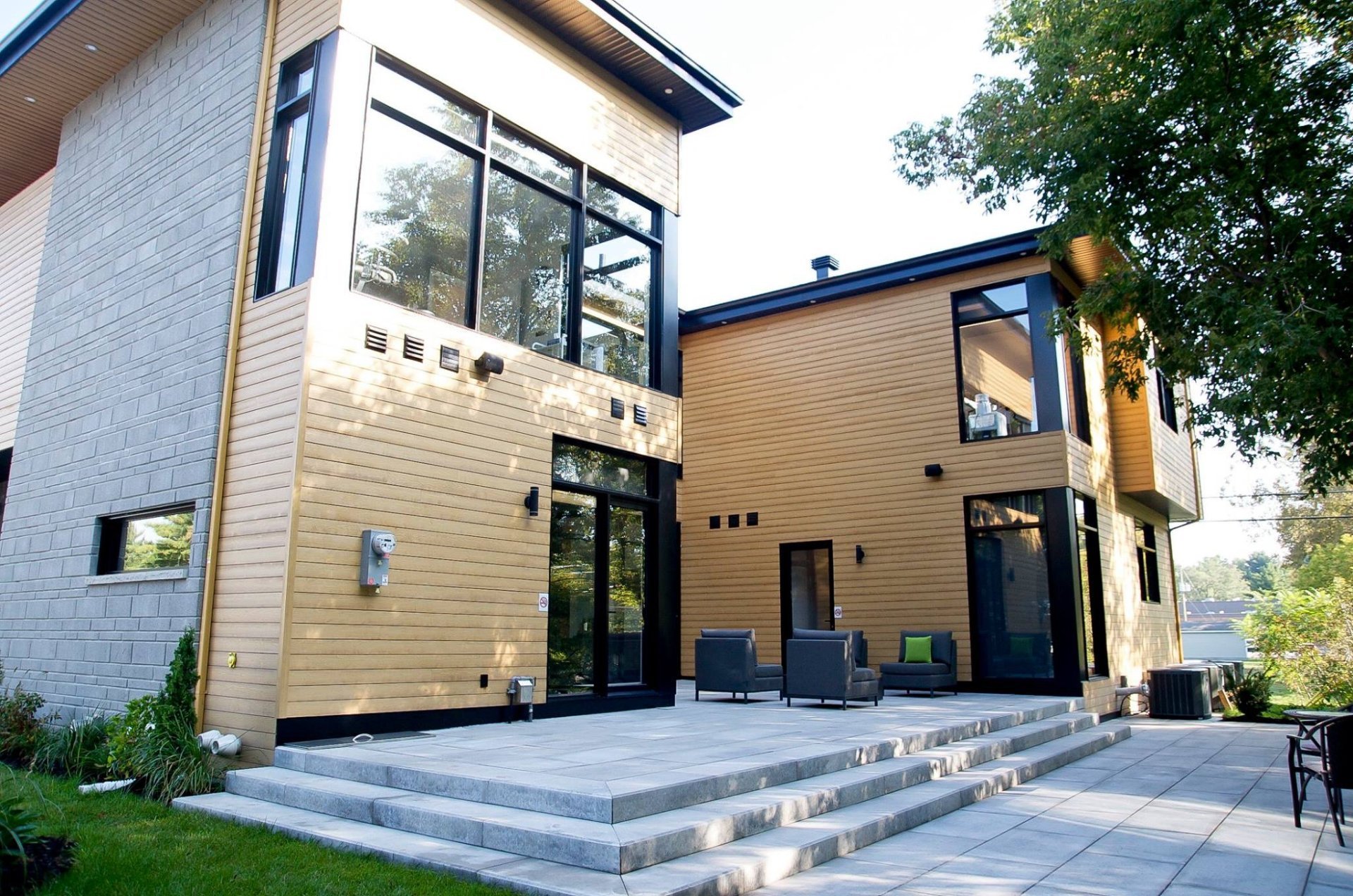 MLS: 20894404