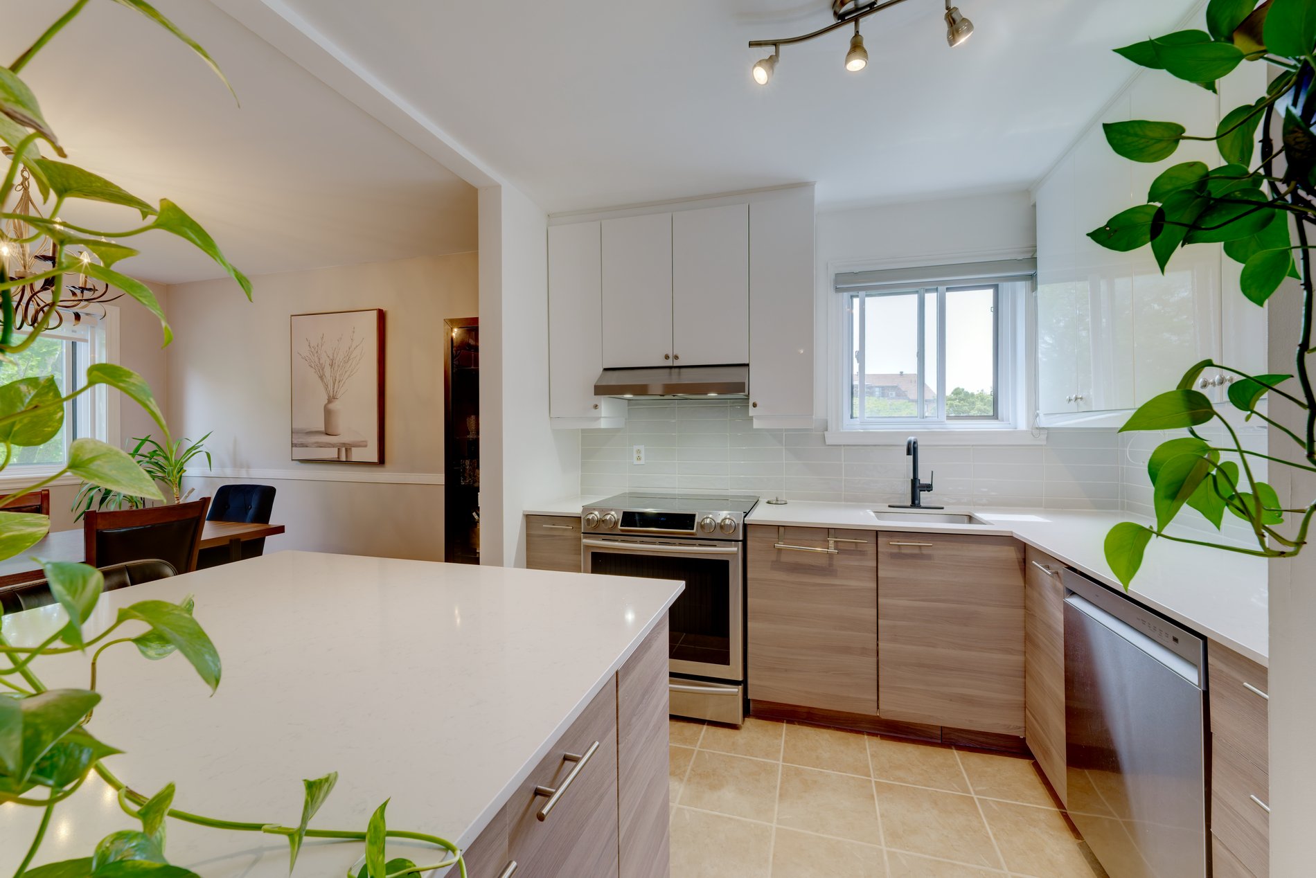 MLS: 21907089