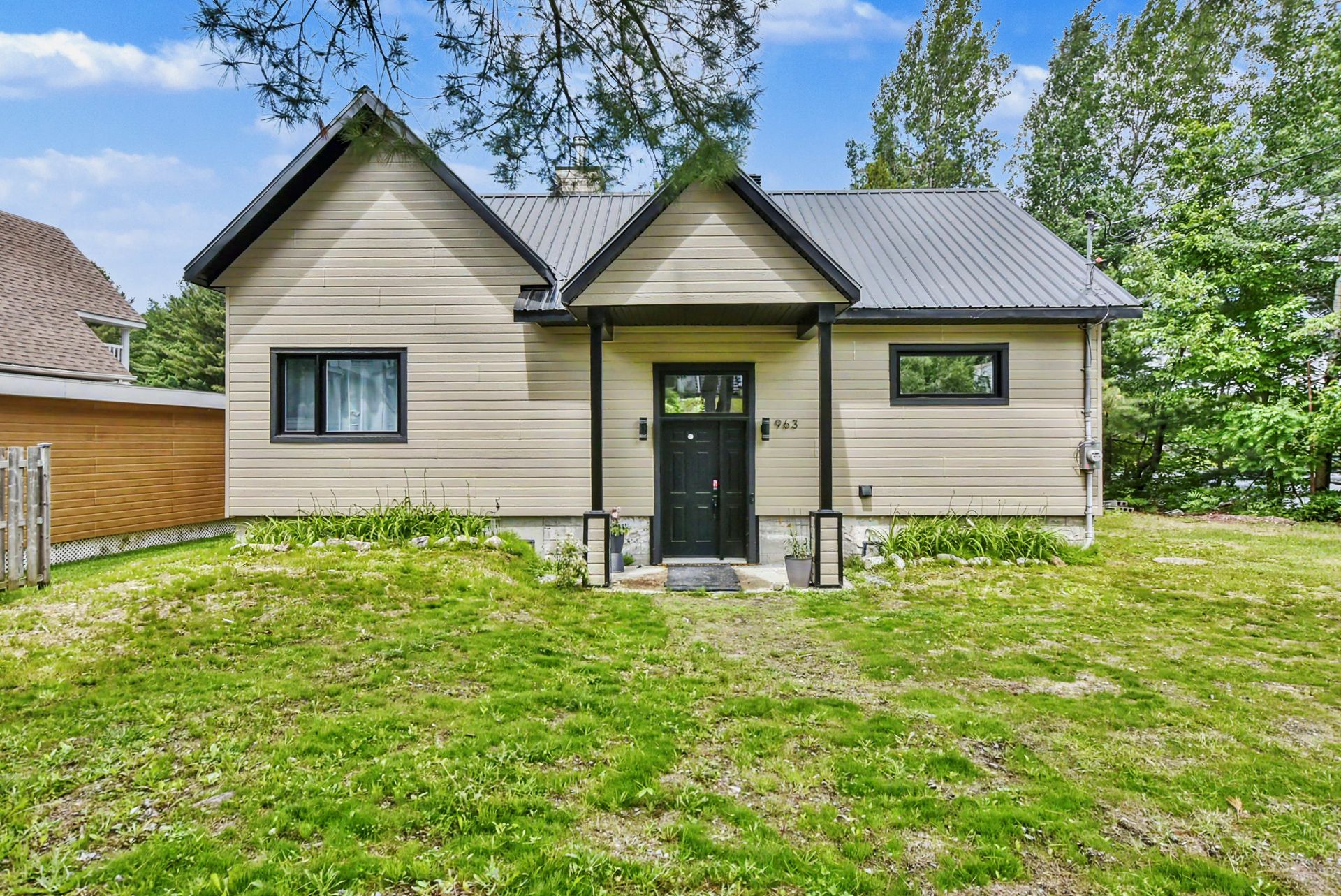 MLS: 22390109
